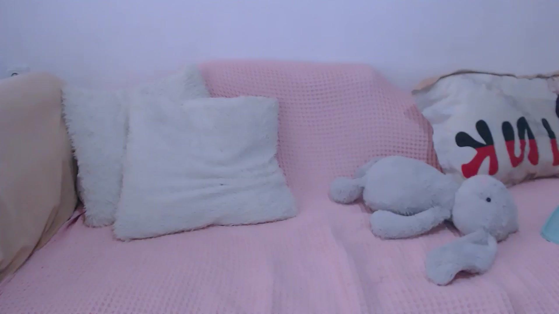Gallery image thumbnail from Emi_loveme's myfreecams stream on, 12/03/2024, 10:24 image 2 of 20