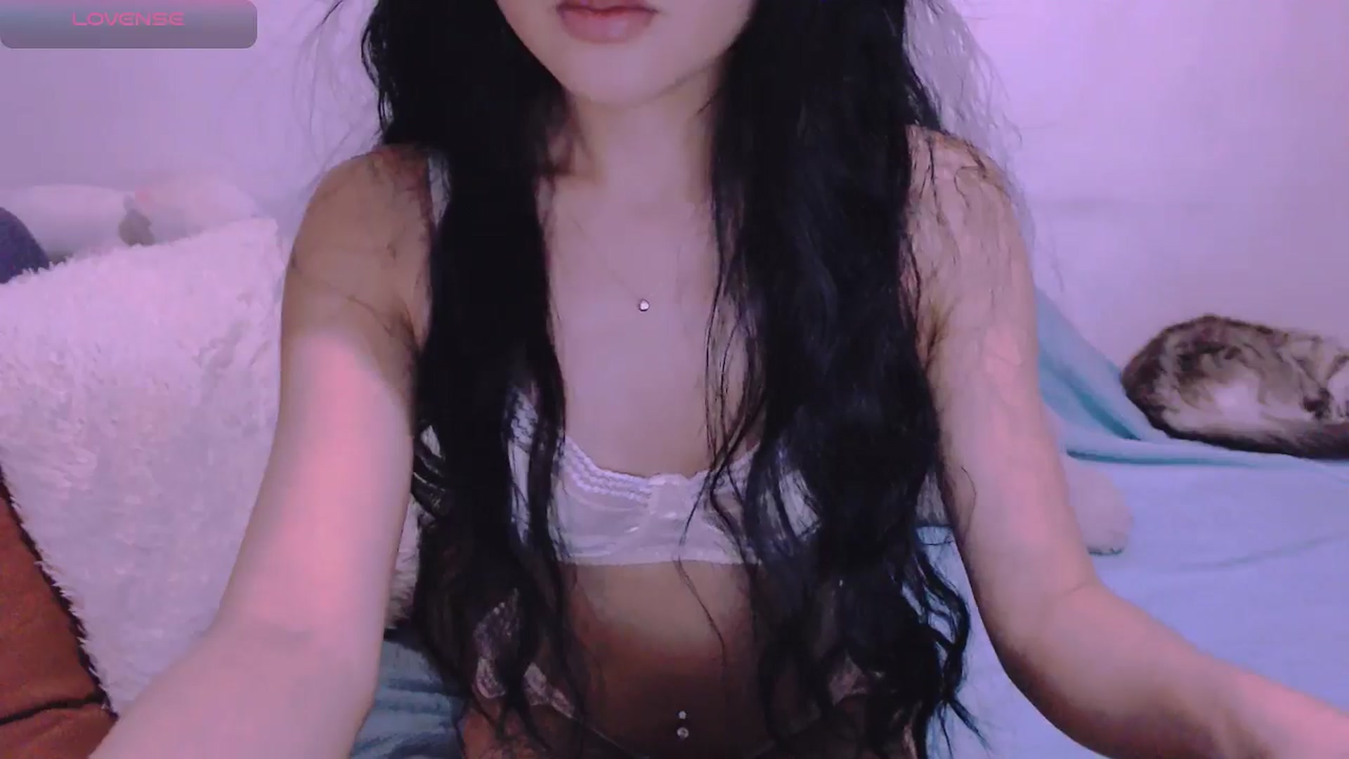 Gallery image thumbnail from Emi_loveme's myfreecams stream on, 02/02/2025, 13:49 image 12 of 20