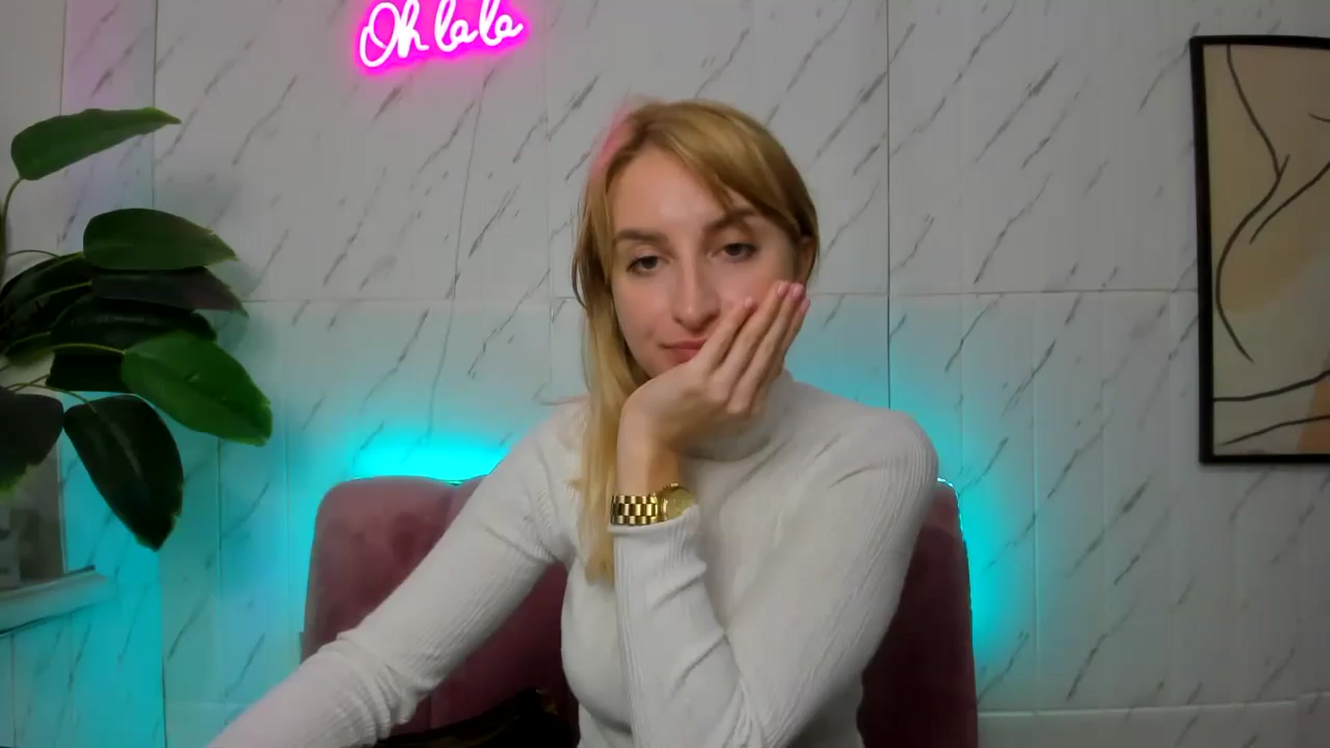 Gallery image thumbnail from EmiilyCandy's myfreecams stream on, 11/10/2024, 11:13 image 10 of 20