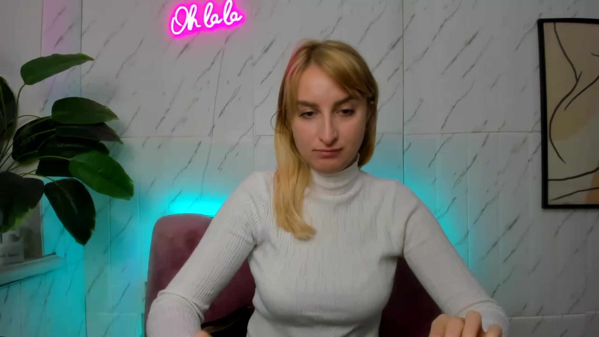 Gallery image thumbnail from EmiilyCandy's myfreecams stream on, 11/10/2024, 11:13 image 17 of 20
