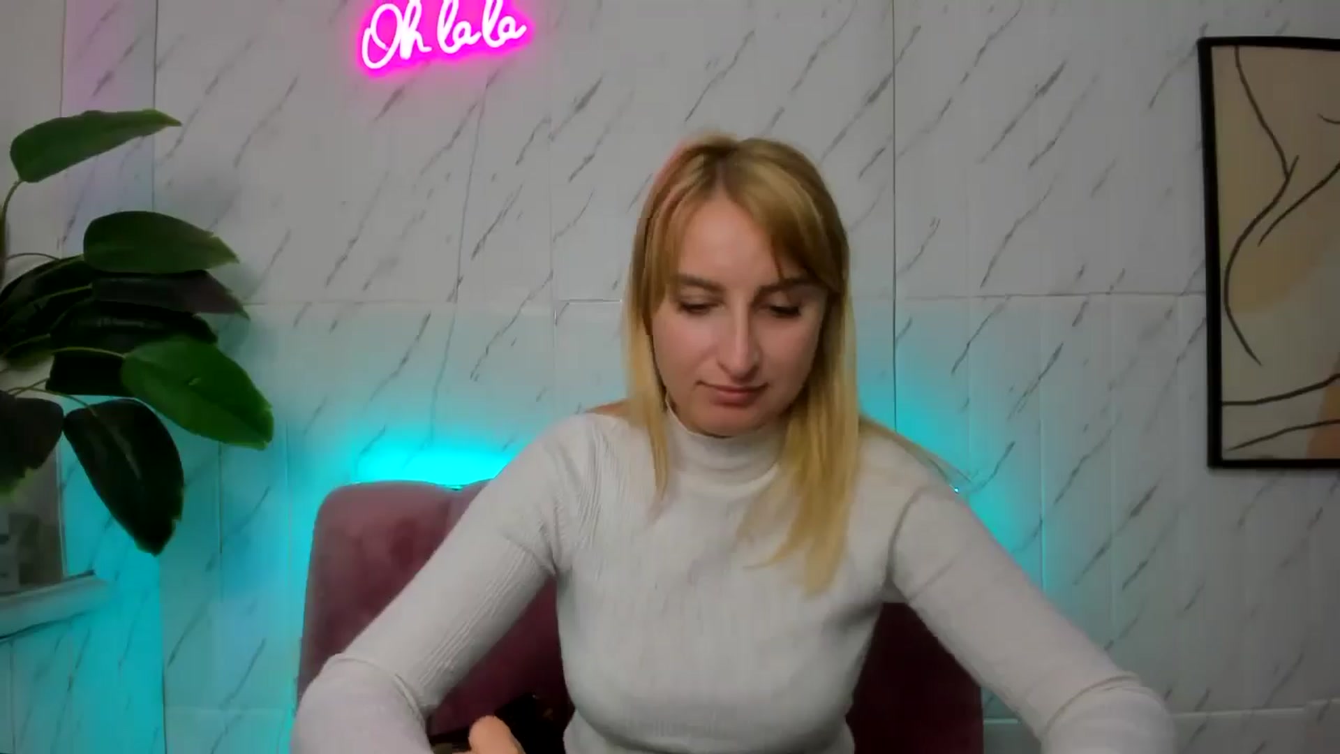 Gallery image thumbnail from EmiilyCandy's myfreecams stream on, 11/10/2024, 11:13 image 6 of 20