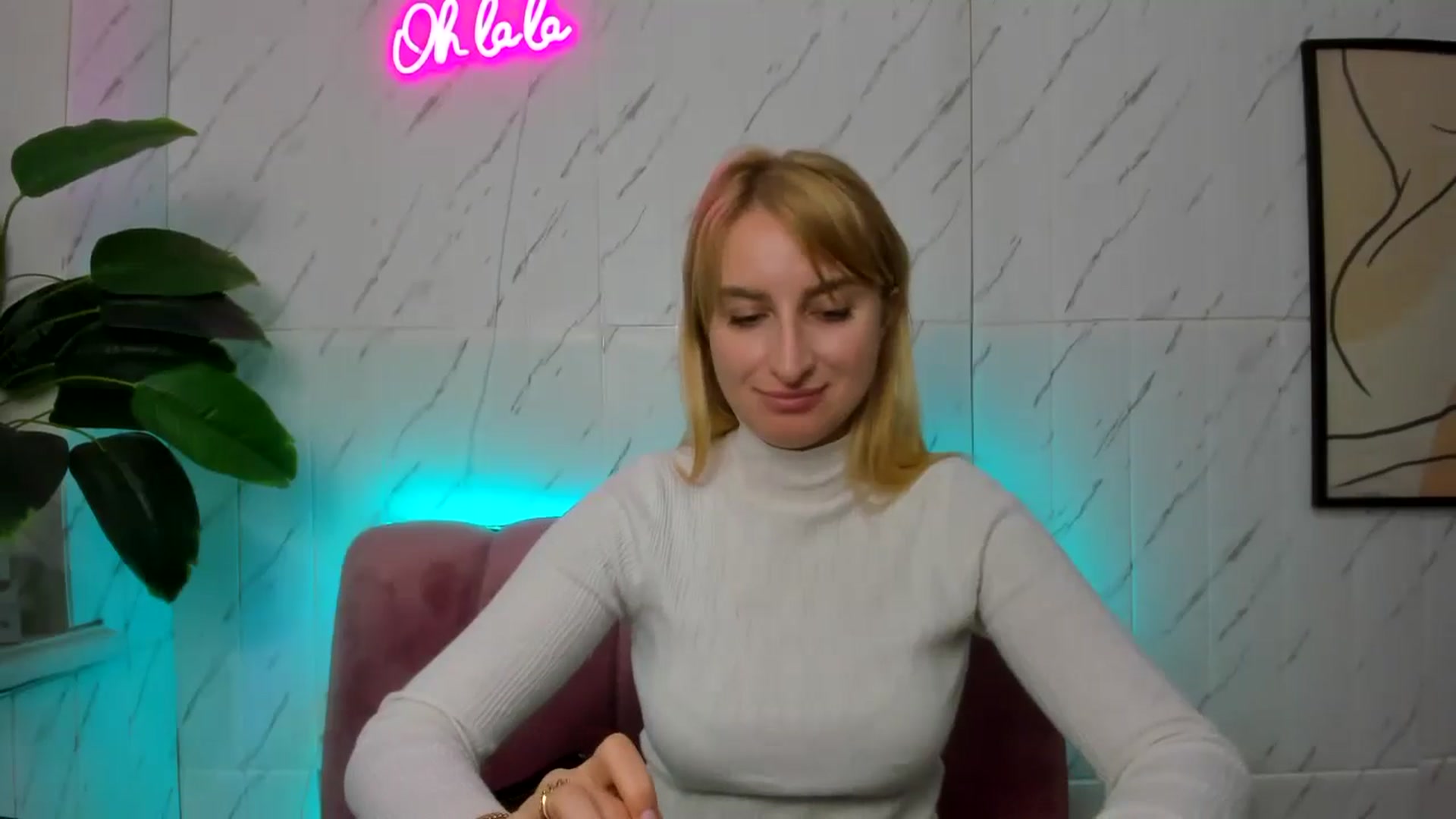 Gallery image thumbnail from EmiilyCandy's myfreecams stream on, 11/10/2024, 11:13 image 5 of 20