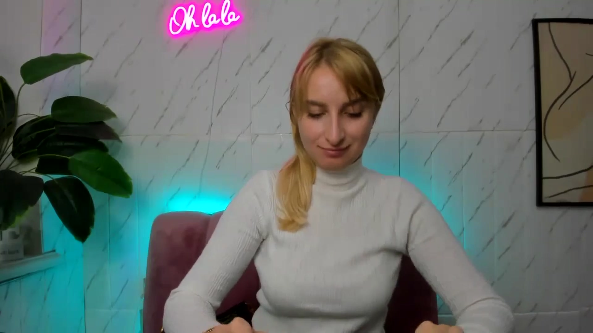 Gallery image thumbnail from EmiilyCandy's myfreecams stream on, 11/10/2024, 11:13 image 14 of 20