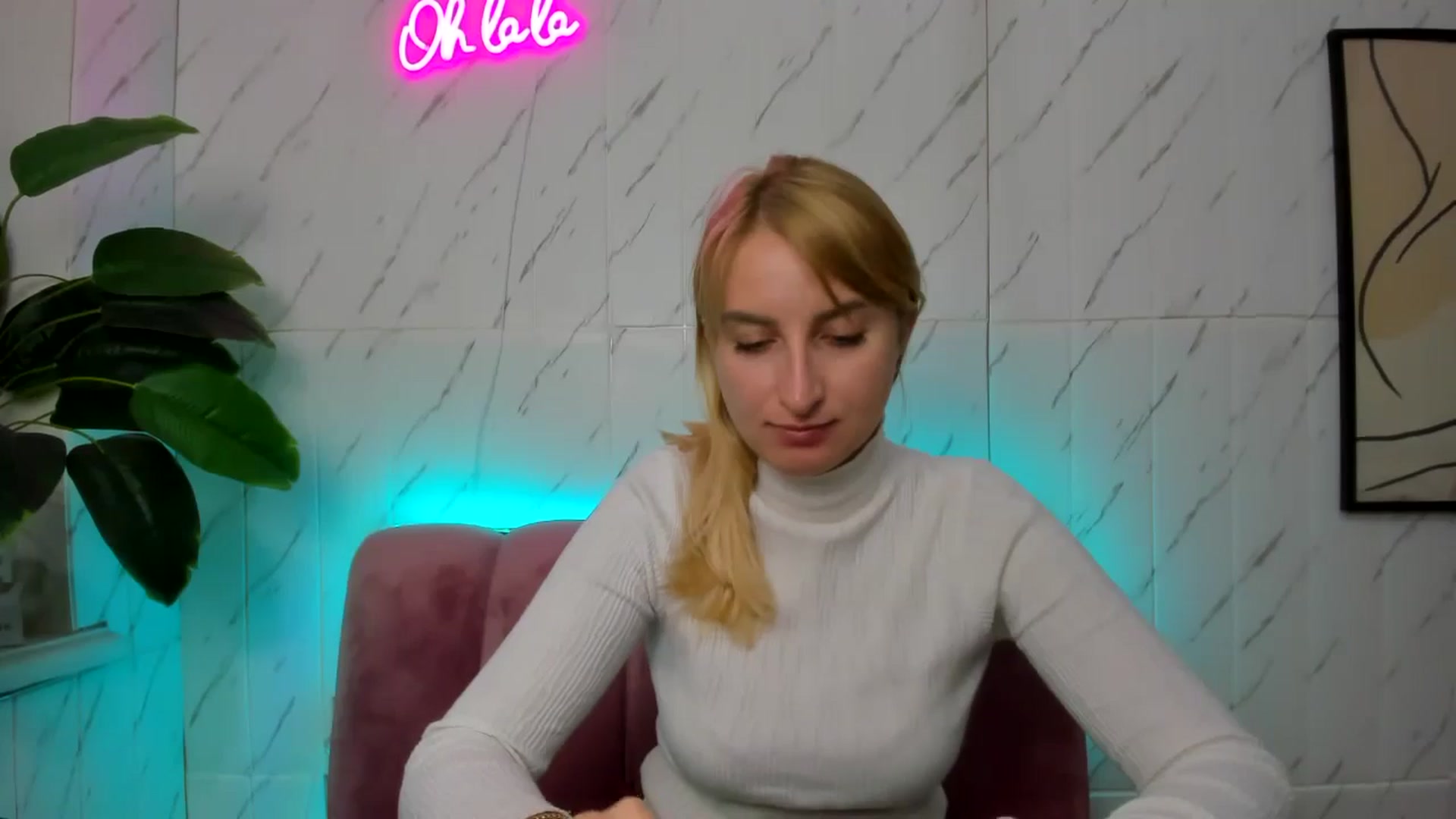 Gallery image thumbnail from EmiilyCandy's myfreecams stream on, 11/10/2024, 11:39 image 14 of 20