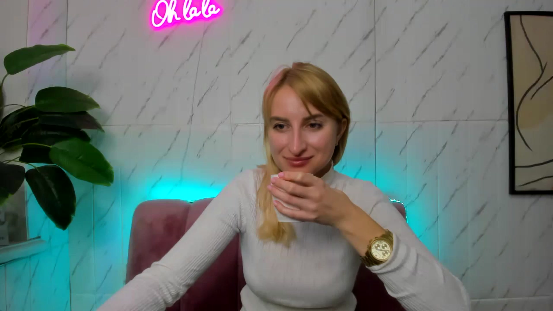 Gallery image thumbnail from EmiilyCandy's myfreecams stream on, 11/10/2024, 11:39 image 16 of 20