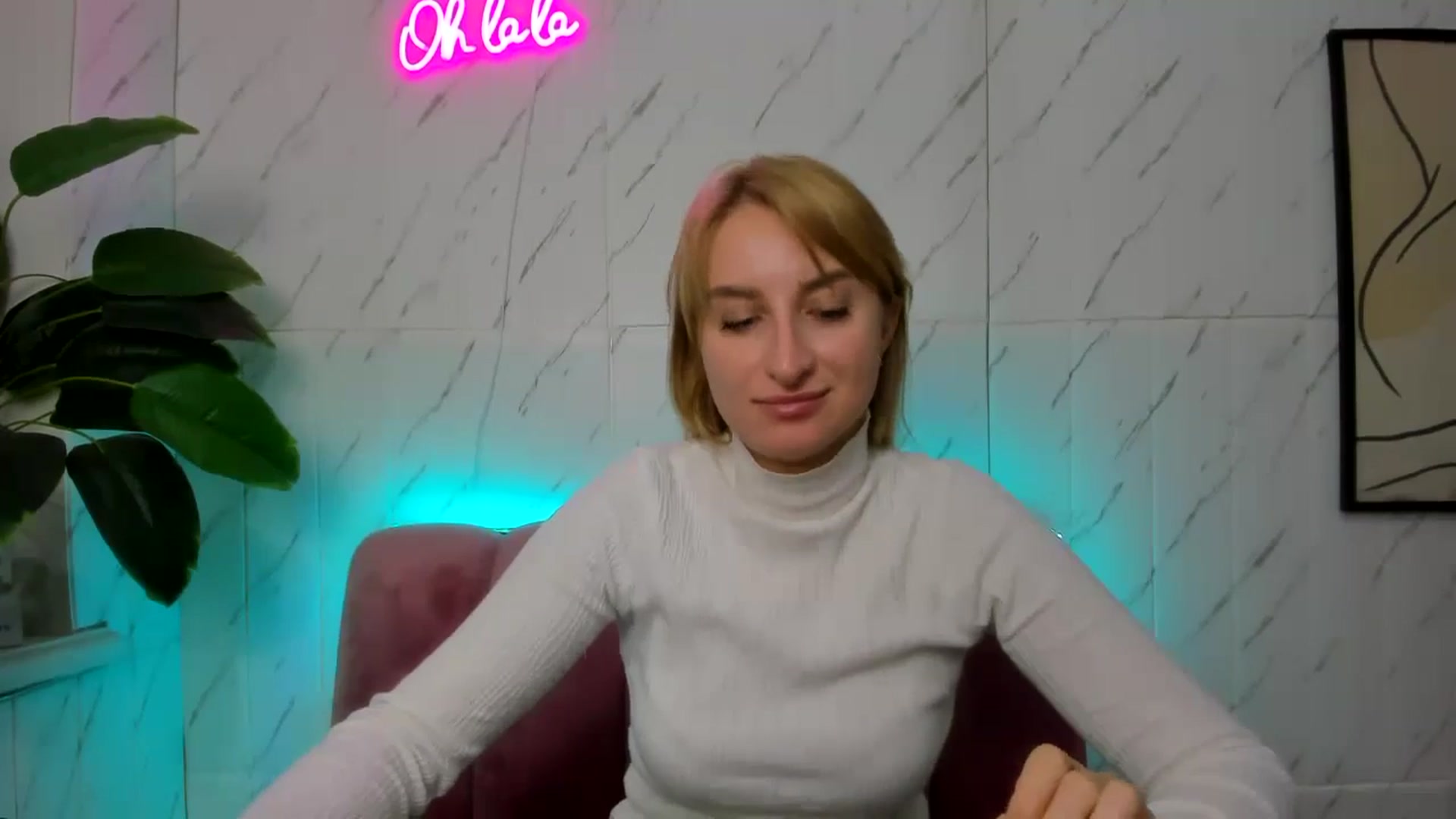 Gallery image thumbnail from EmiilyCandy's myfreecams stream on, 11/10/2024, 11:39 image 10 of 20