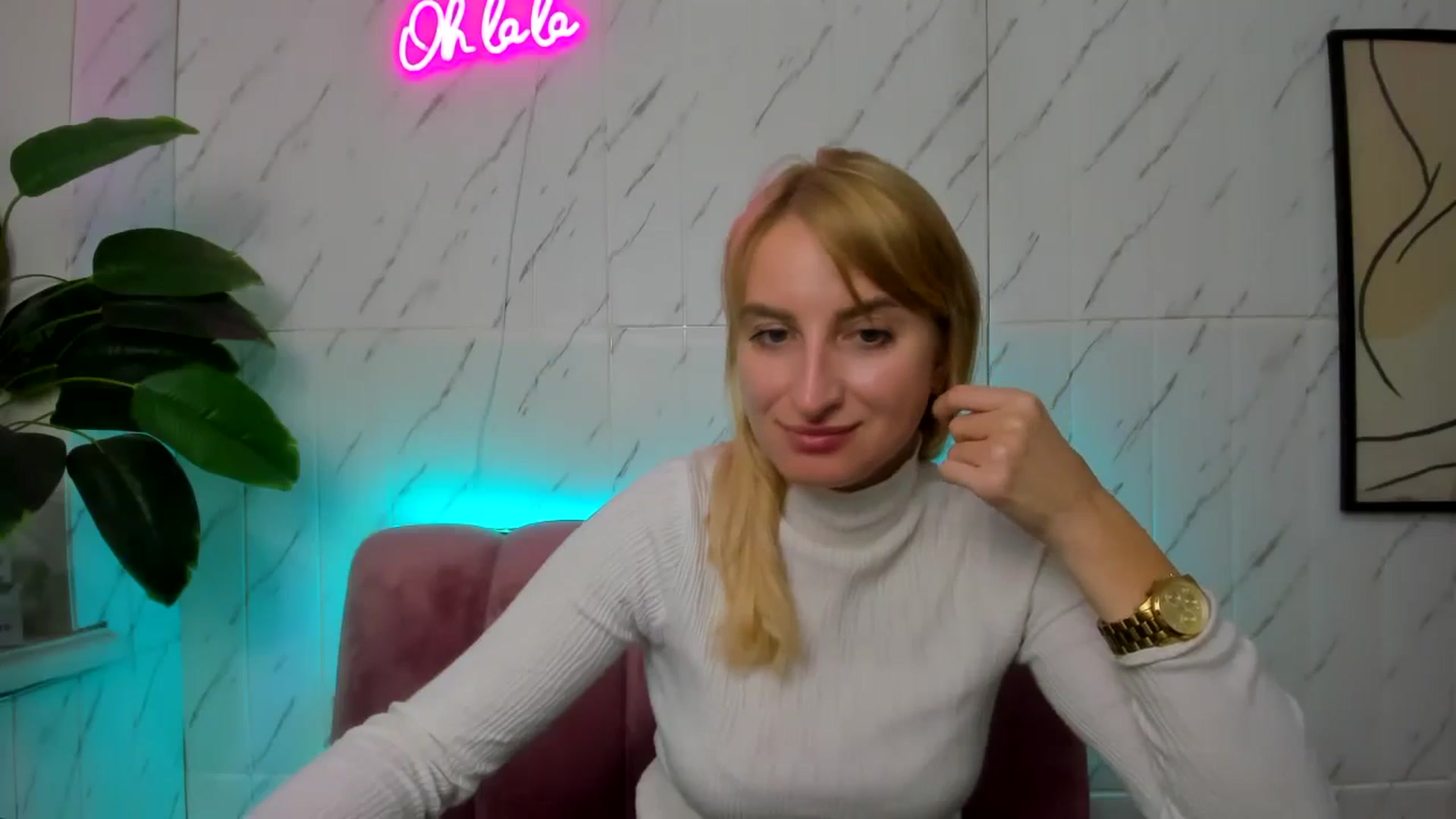 Gallery image thumbnail from EmiilyCandy's myfreecams stream on, 11/10/2024, 11:39 image 18 of 20