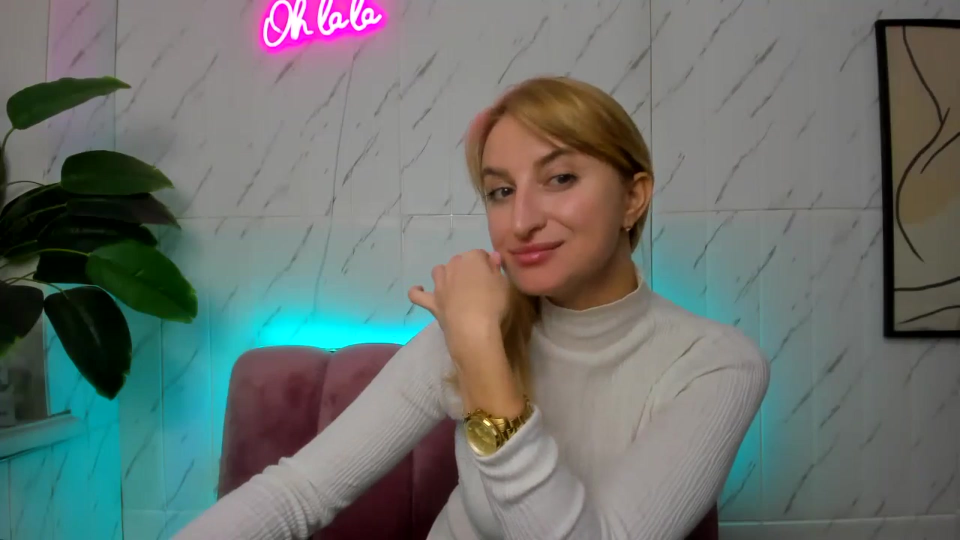 Gallery image thumbnail from EmiilyCandy's myfreecams stream on, 11/10/2024, 11:39 image 13 of 20