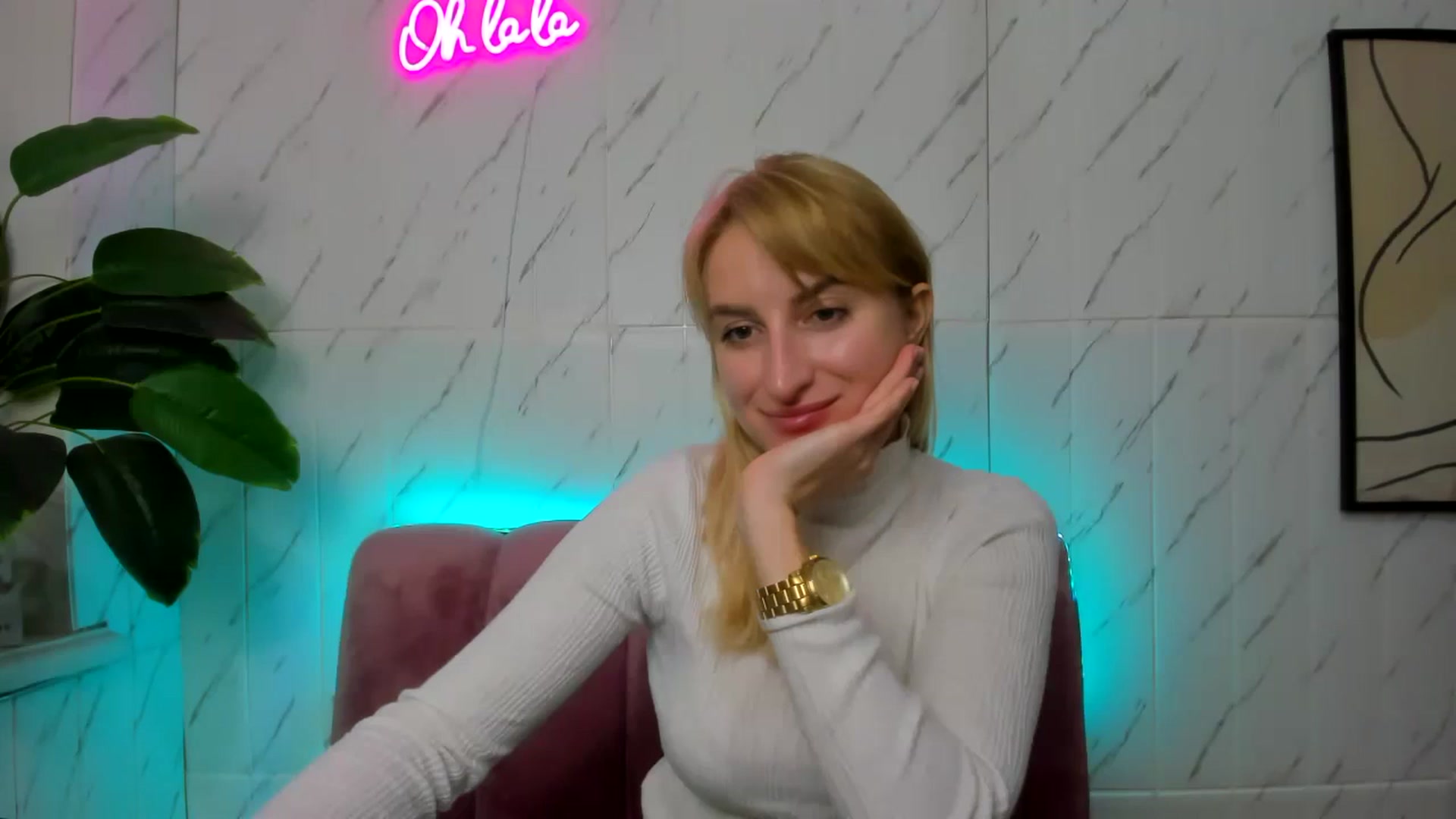 Gallery image thumbnail from EmiilyCandy's myfreecams stream on, 11/10/2024, 11:39 image 19 of 20