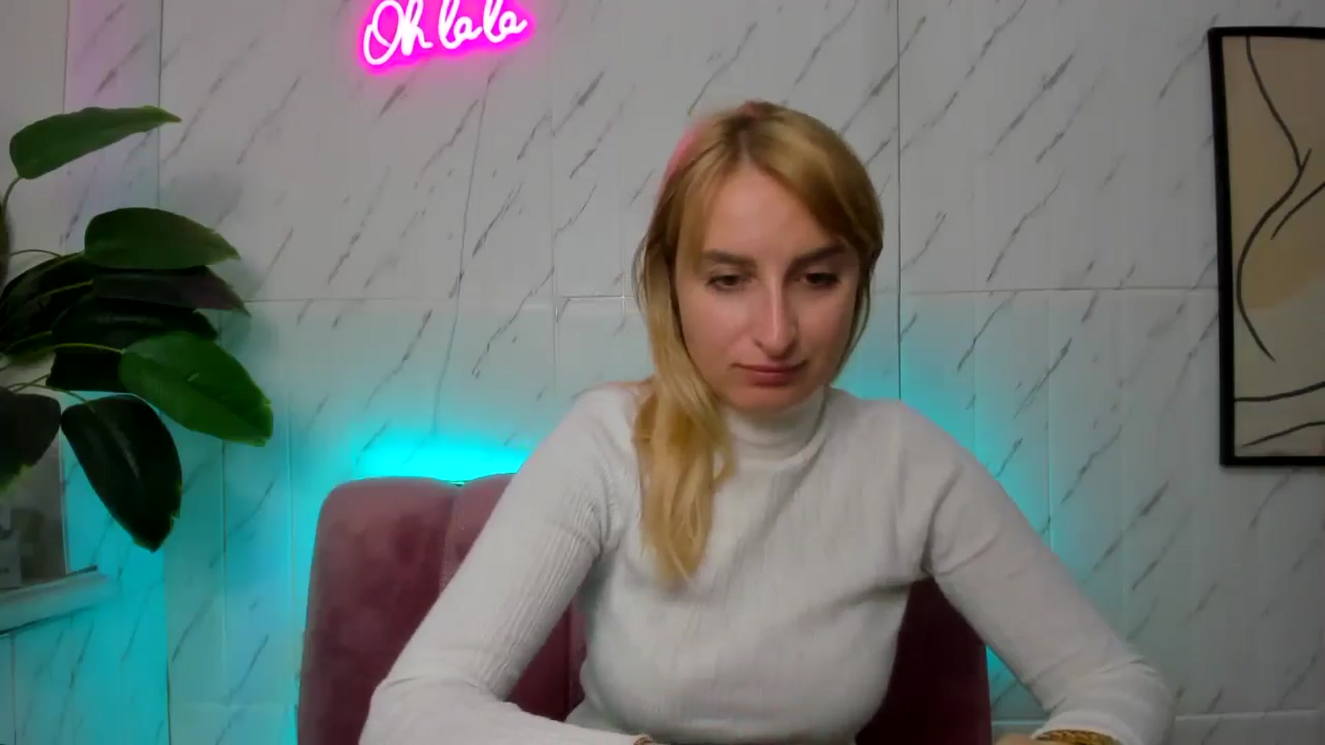 Gallery image thumbnail from EmiilyCandy's myfreecams stream on, 11/10/2024, 12:00 image 7 of 20