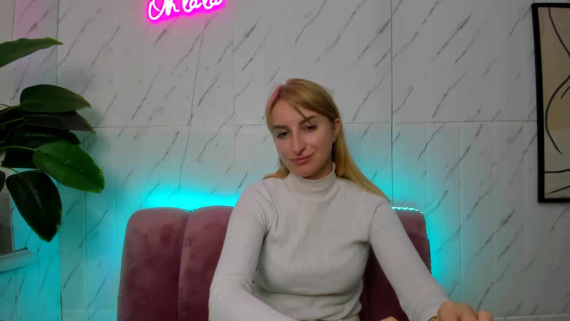 Gallery image thumbnail from EmiilyCandy's myfreecams stream on, 11/10/2024, 12:00 image 16 of 20