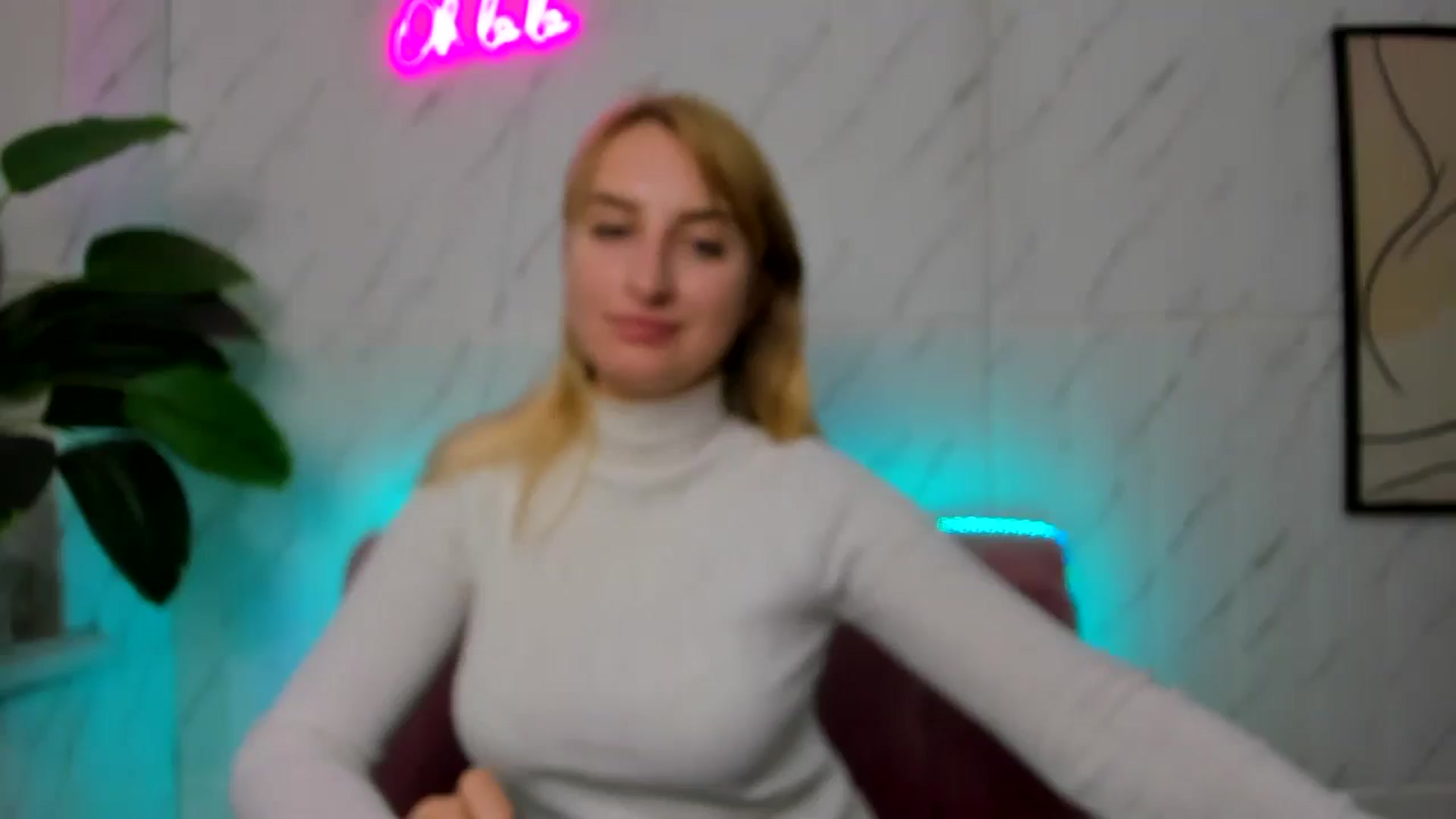 Gallery image thumbnail from EmiilyCandy's myfreecams stream on, 11/10/2024, 12:00 image 6 of 20
