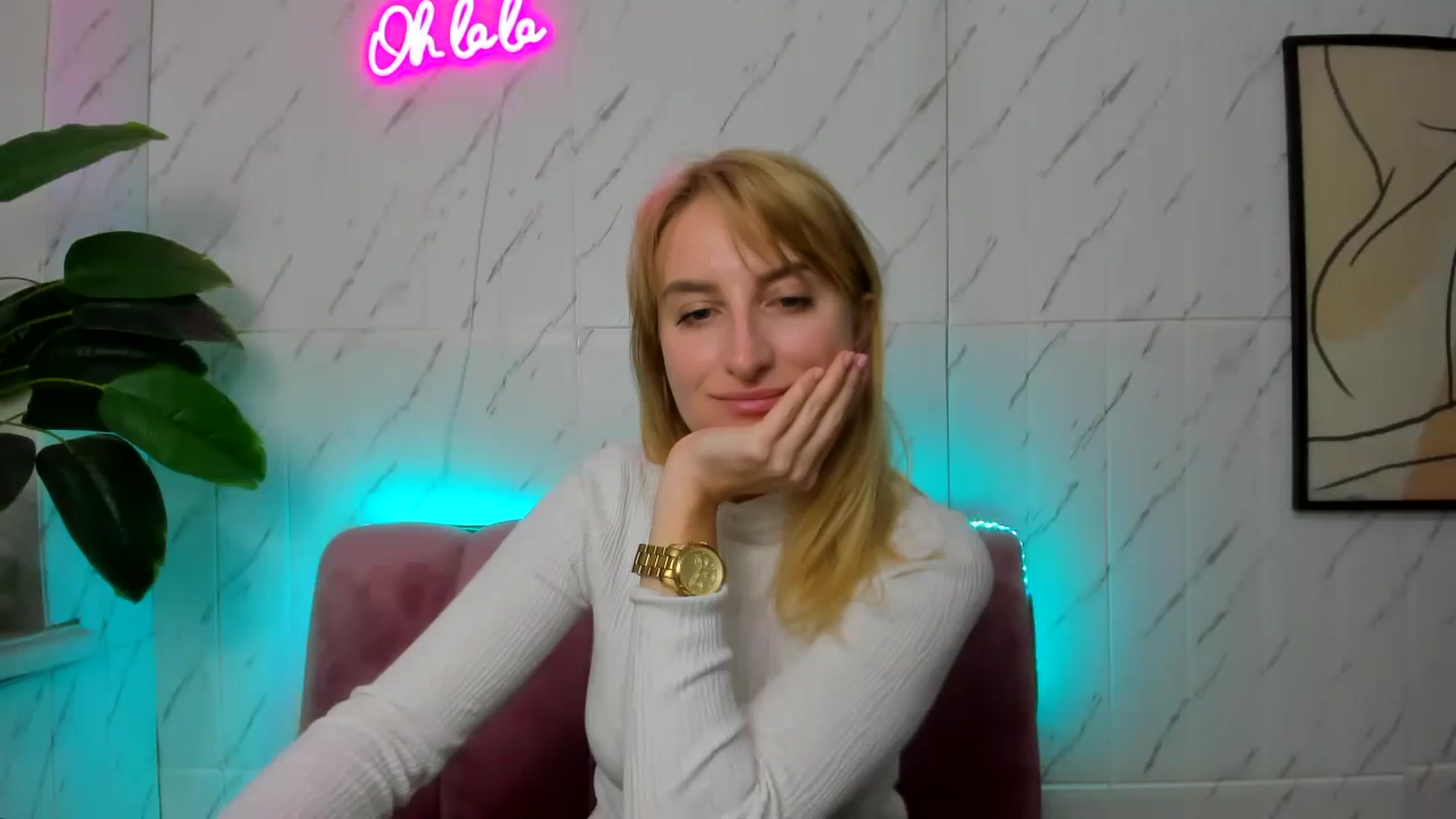 Gallery image thumbnail from EmiilyCandy's myfreecams stream on, 11/10/2024, 13:02 image 12 of 20