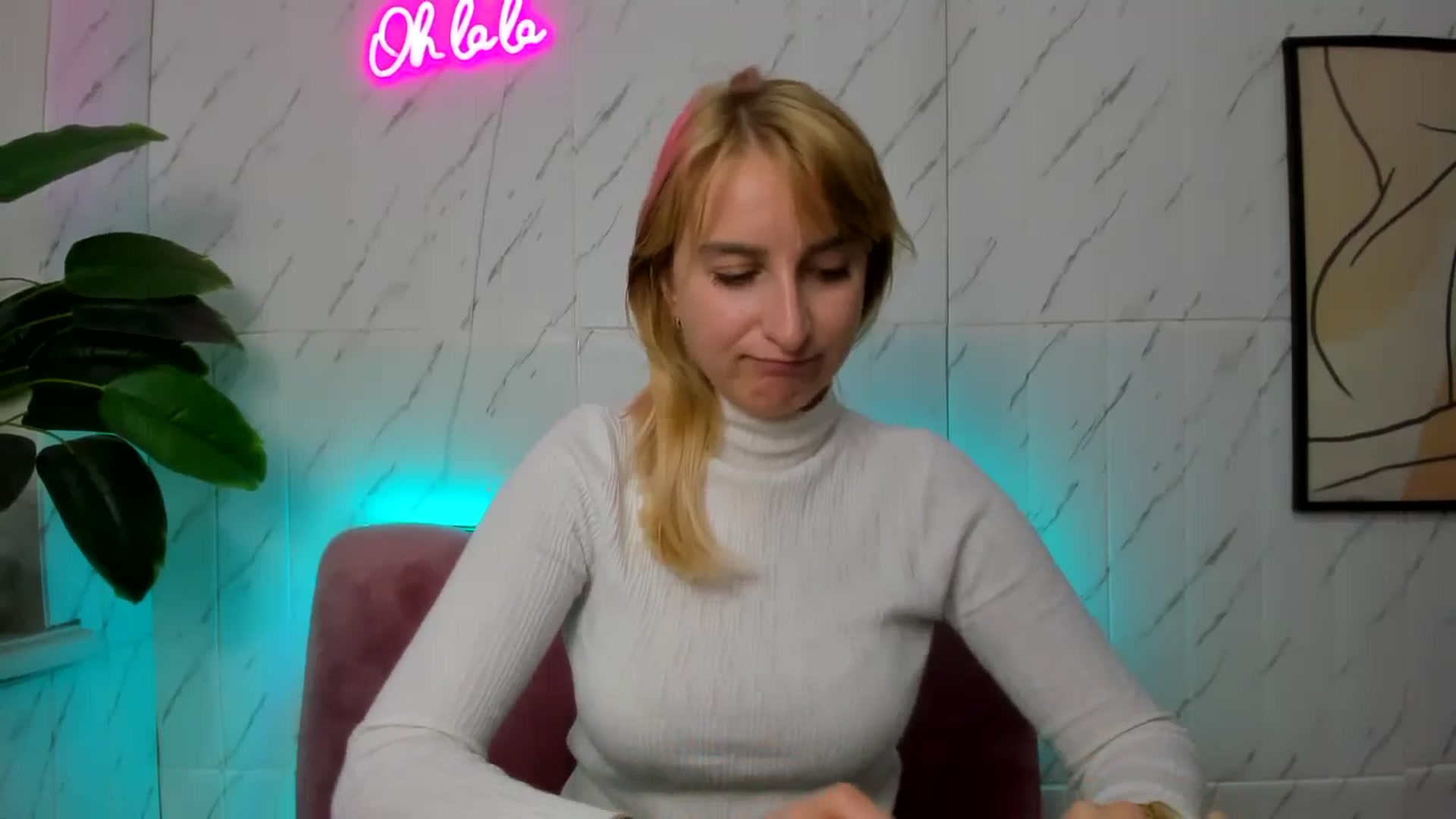 Gallery image thumbnail from EmiilyCandy's myfreecams stream on, 11/10/2024, 13:02 image 8 of 20