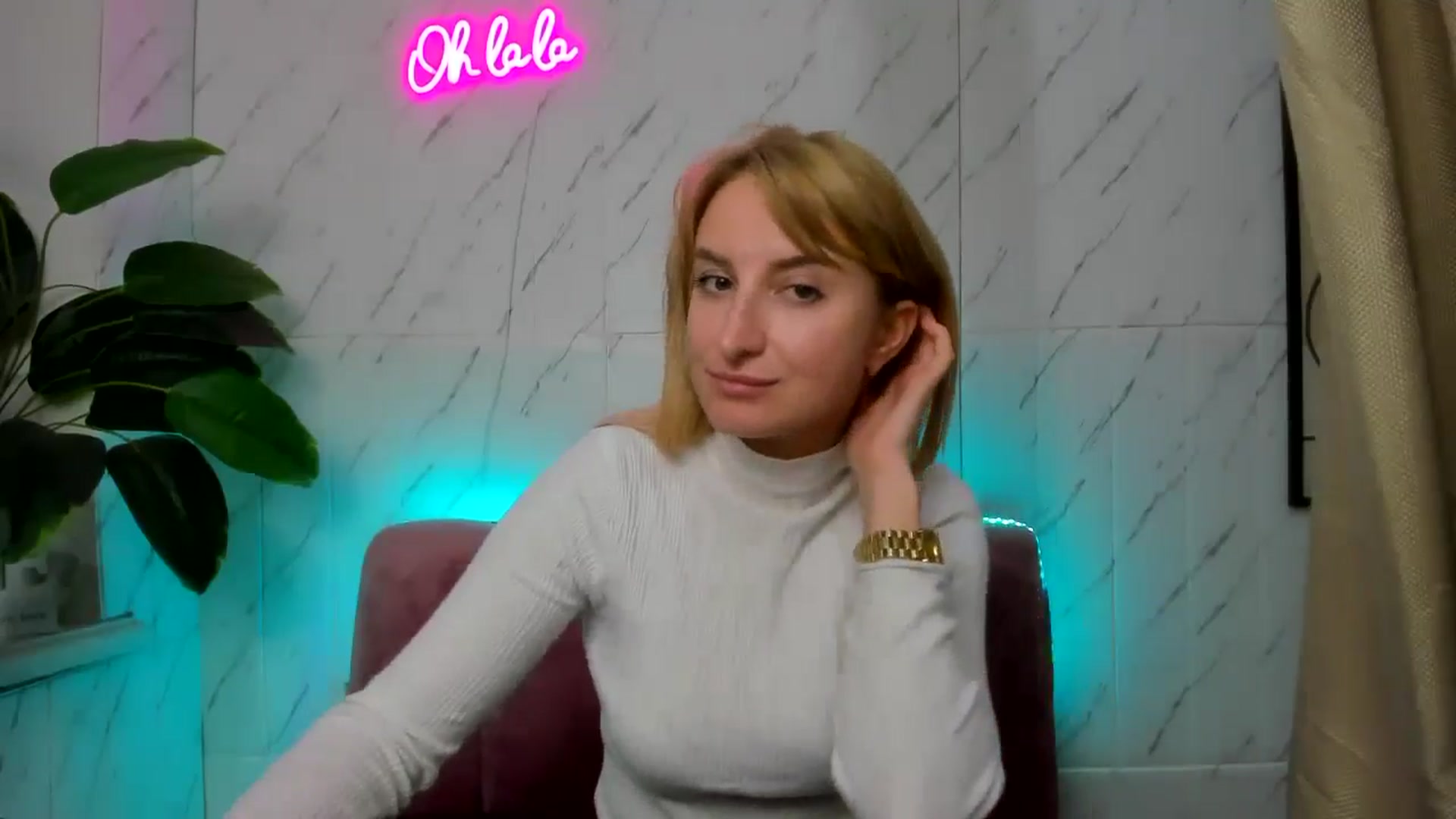 Gallery image thumbnail from EmiilyCandy's myfreecams stream on, 11/10/2024, 13:41 image 10 of 20