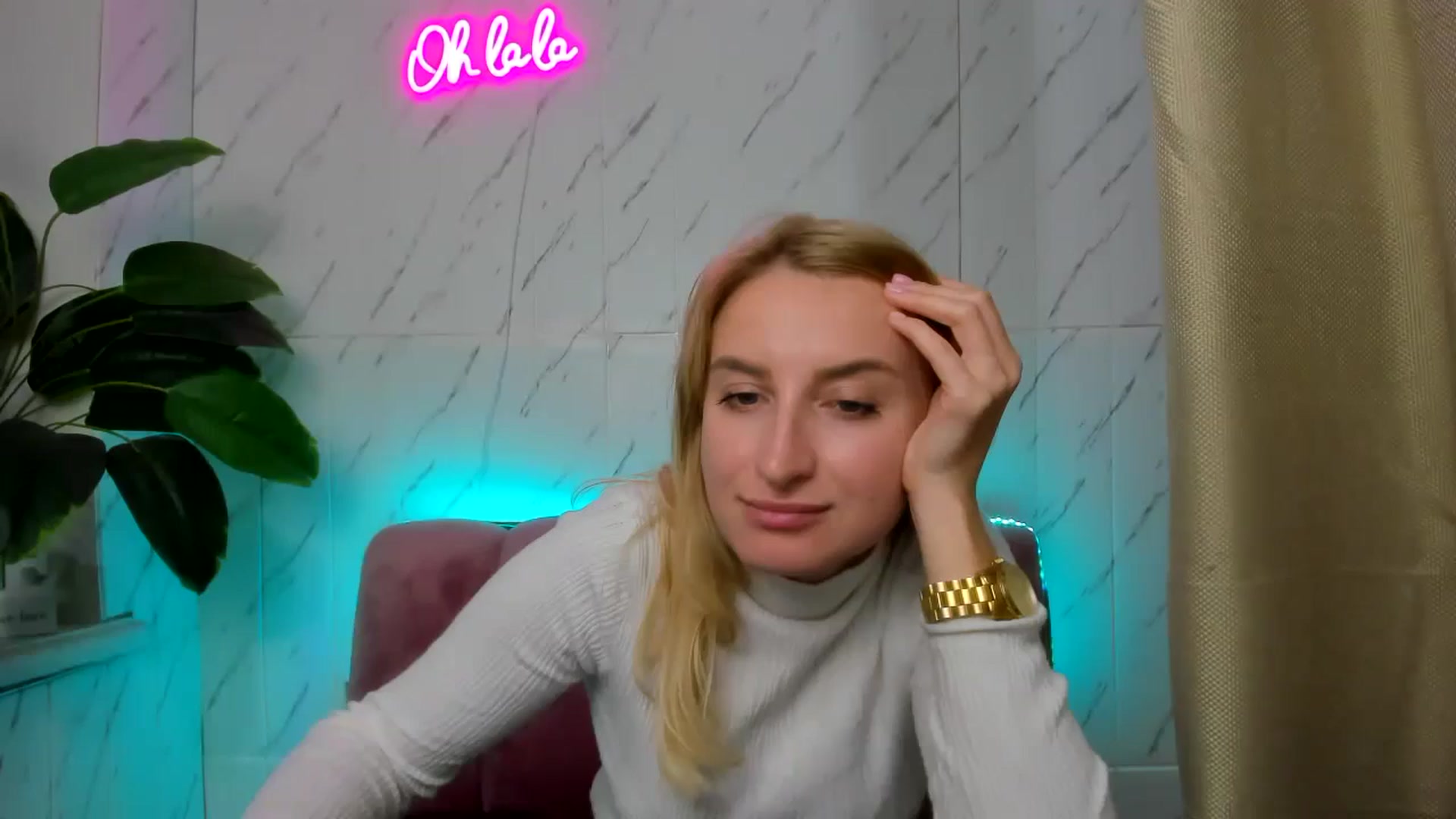 Gallery image thumbnail from EmiilyCandy's myfreecams stream on, 11/10/2024, 13:41 image 8 of 20