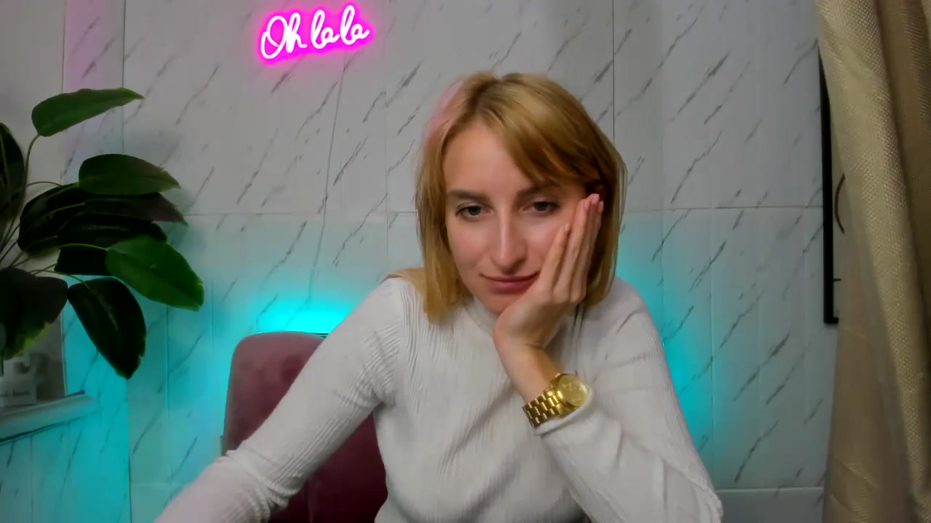 Gallery image thumbnail from EmiilyCandy's myfreecams stream on, 11/10/2024, 13:41 image 11 of 20