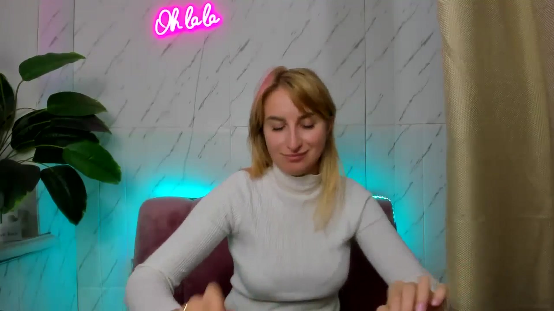 Gallery image thumbnail from EmiilyCandy's myfreecams stream on, 11/10/2024, 13:41 image 3 of 20