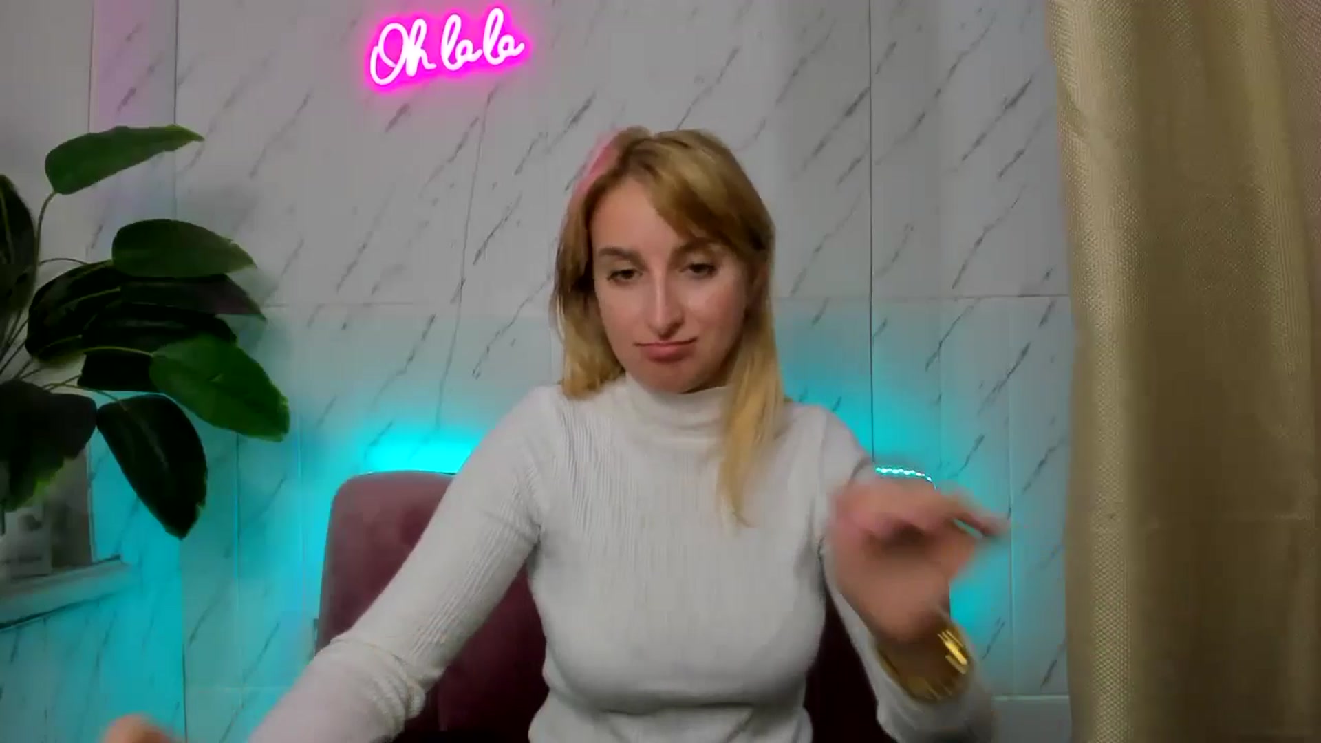 Gallery image thumbnail from EmiilyCandy's myfreecams stream on, 11/10/2024, 13:41 image 2 of 20