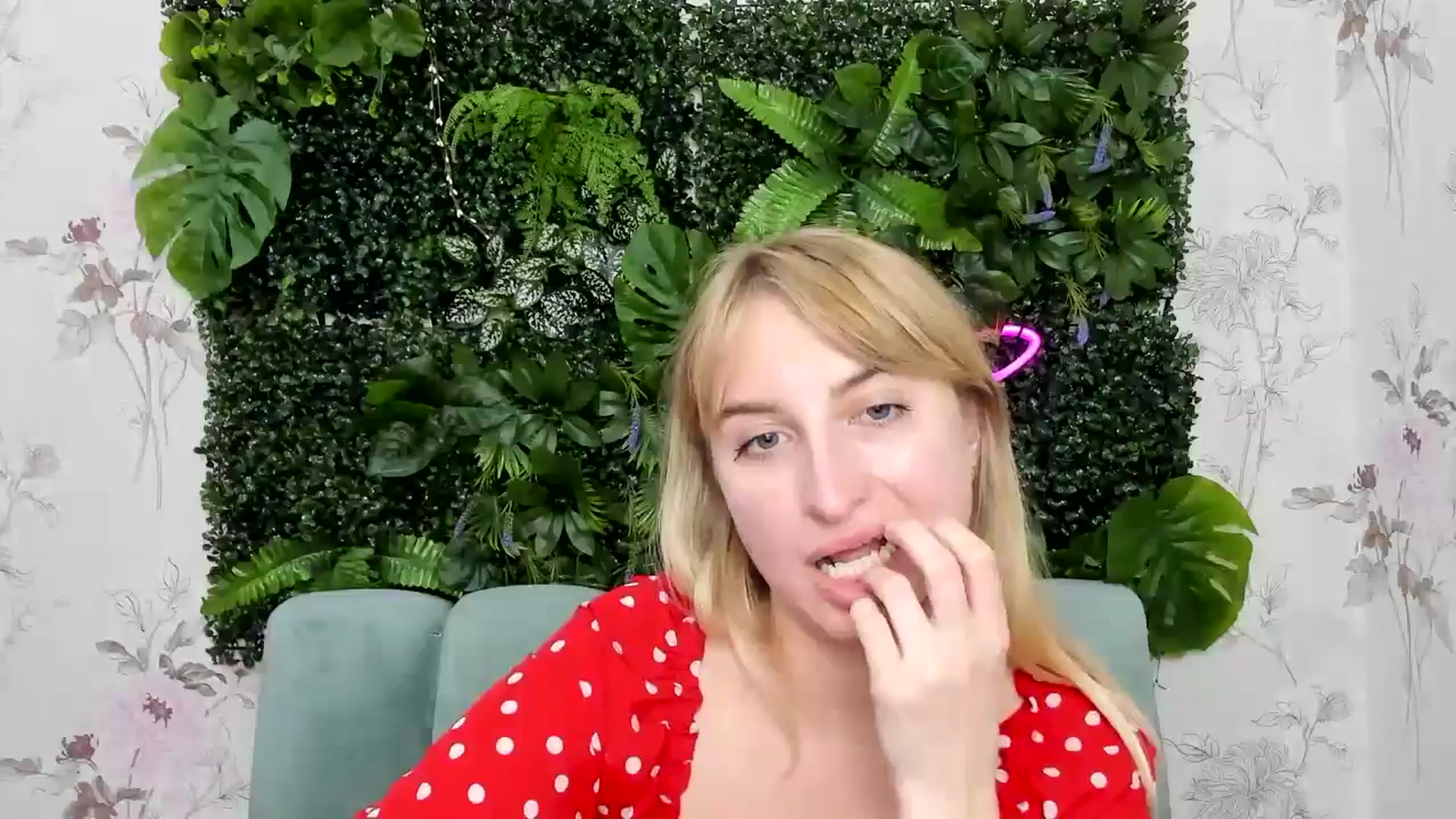 Gallery image thumbnail from EmiilyCandy's myfreecams stream on, 11/11/2024, 18:07 image 11 of 20