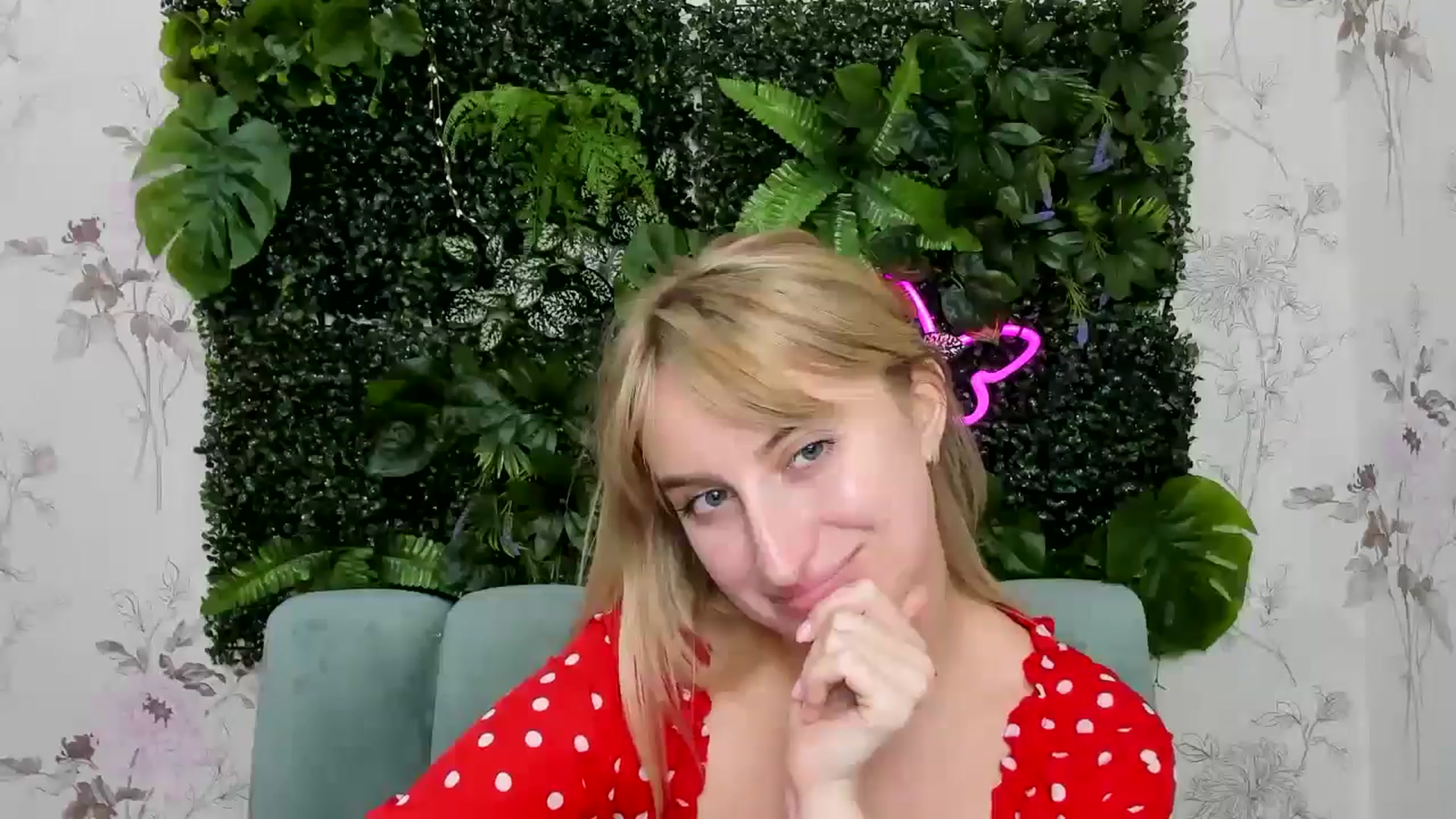 Gallery image thumbnail from EmiilyCandy's myfreecams stream on, 11/11/2024, 18:07 image 12 of 20