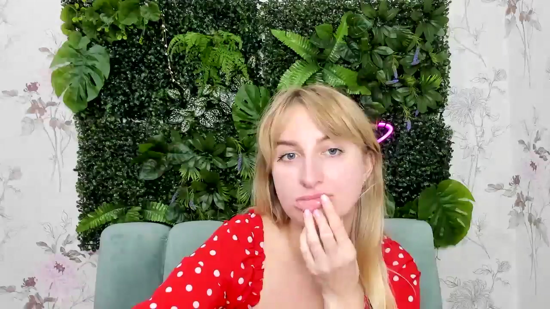 Gallery image thumbnail from EmiilyCandy's myfreecams stream on, 11/11/2024, 18:07 image 5 of 20