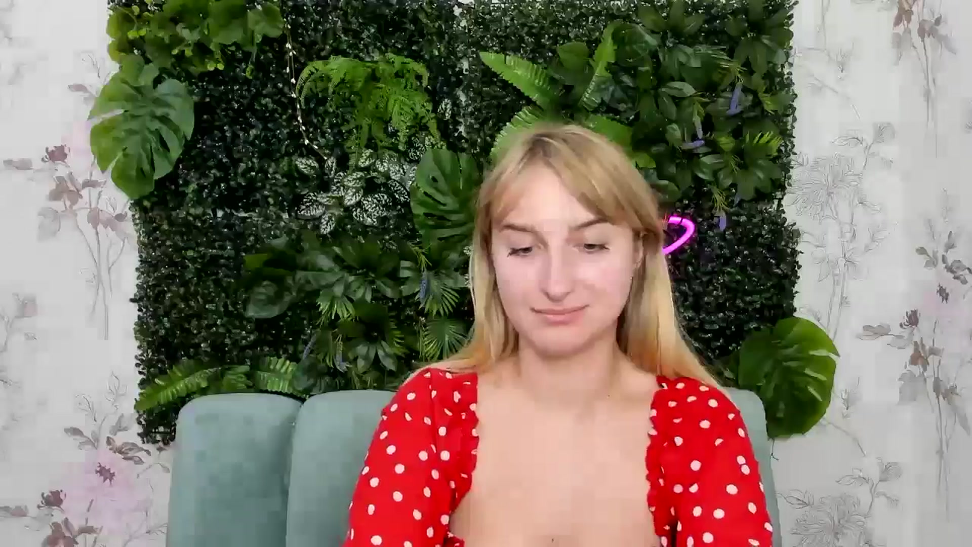 Gallery image thumbnail from EmiilyCandy's myfreecams stream on, 11/11/2024, 18:07 image 16 of 20