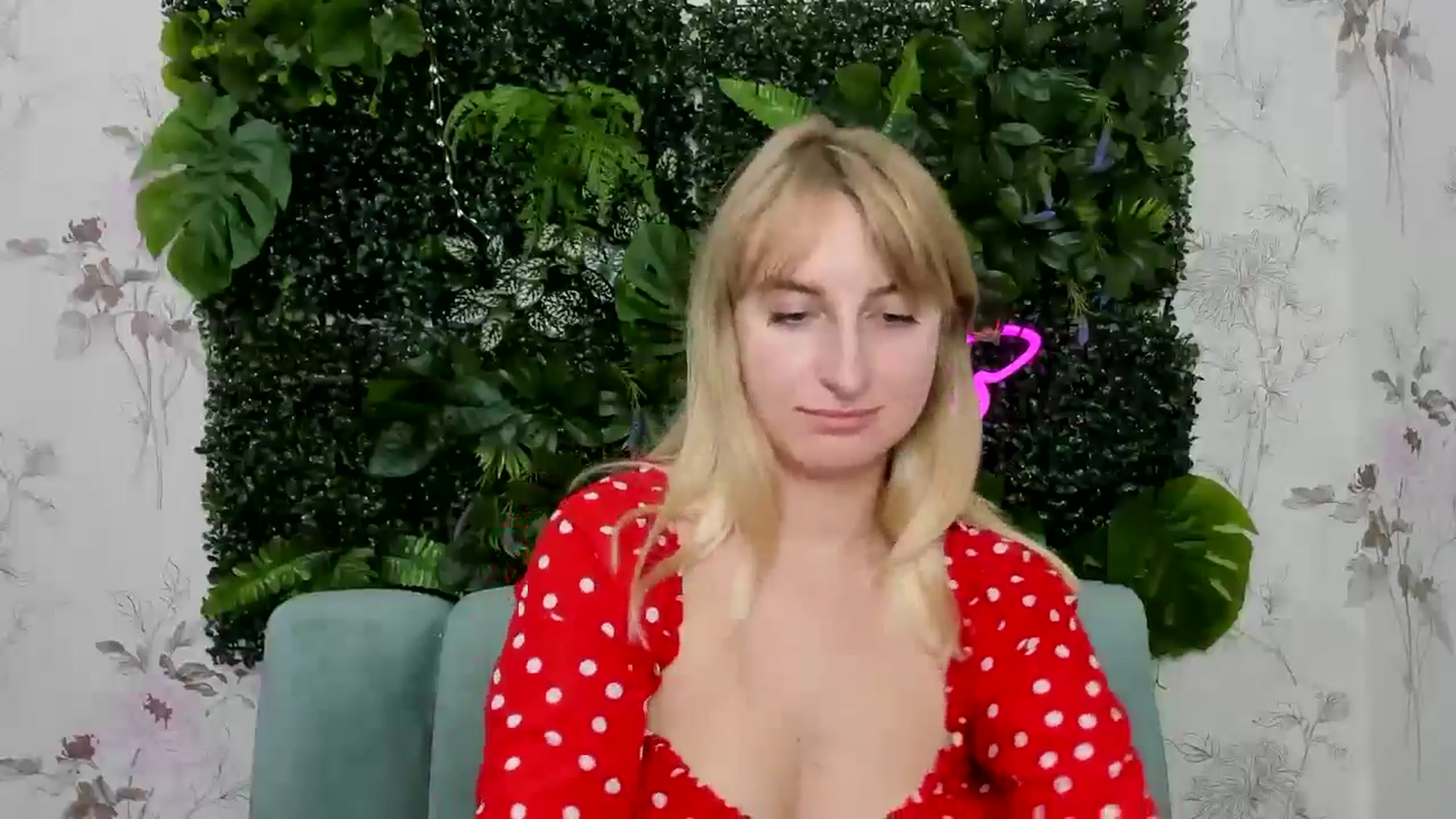 Gallery image thumbnail from EmiilyCandy's myfreecams stream on, 11/11/2024, 18:07 image 20 of 20
