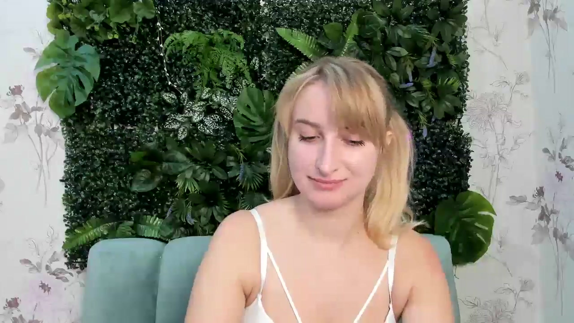 Gallery image thumbnail from EmiilyCandy's myfreecams stream on, 11/12/2024, 14:00 image 4 of 20