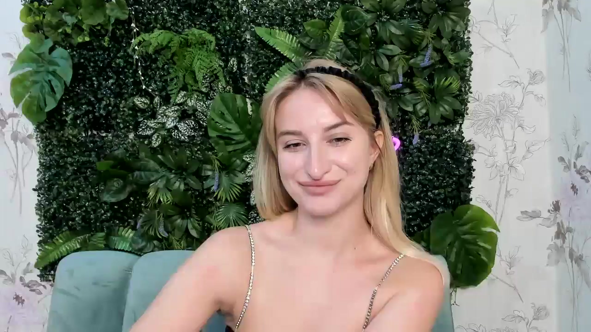Gallery image thumbnail from EmiilyCandy's myfreecams stream on, 11/14/2024, 13:25 image 18 of 20