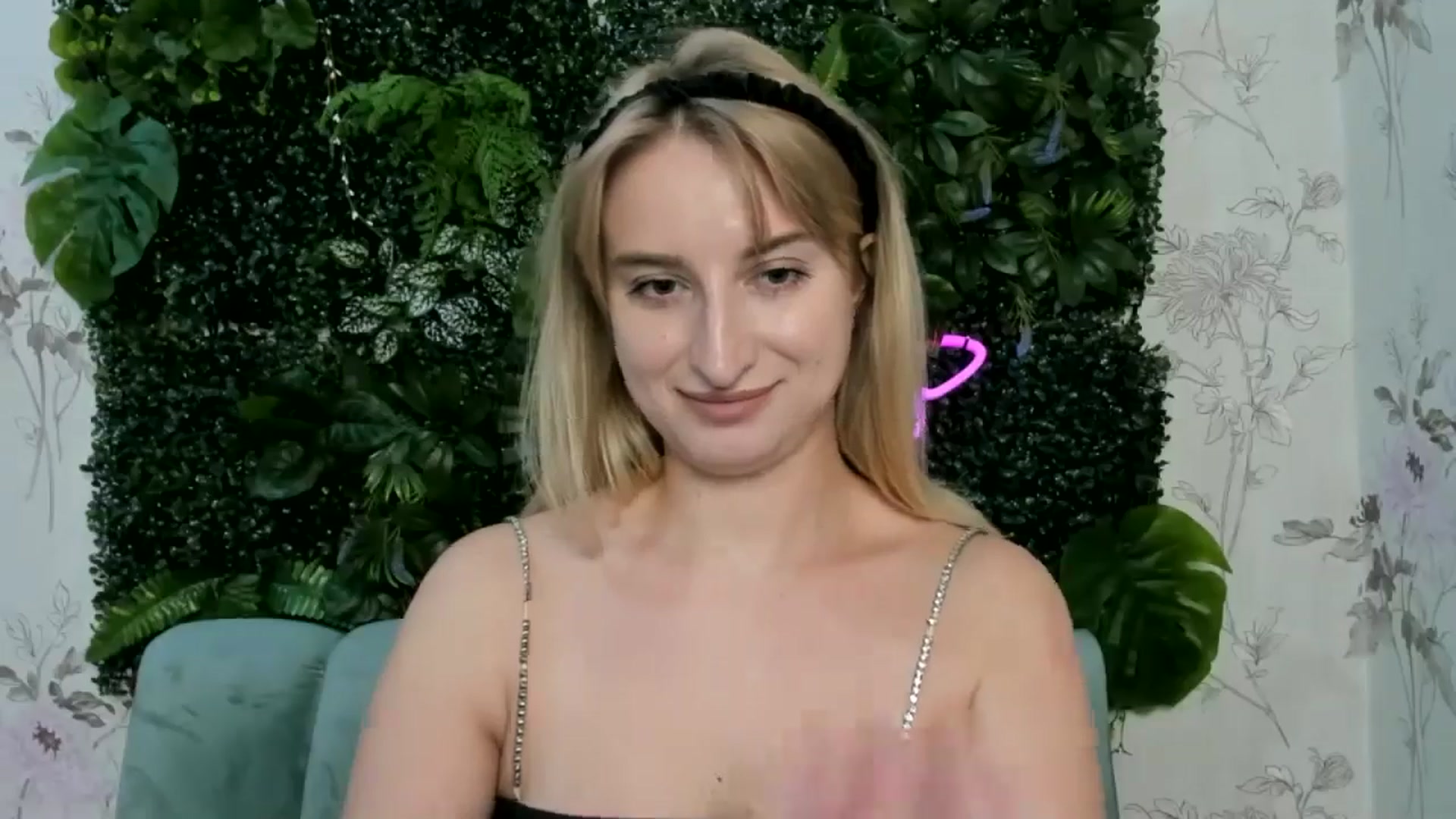 Gallery image thumbnail from EmiilyCandy's myfreecams stream on, 11/14/2024, 13:25 image 15 of 20