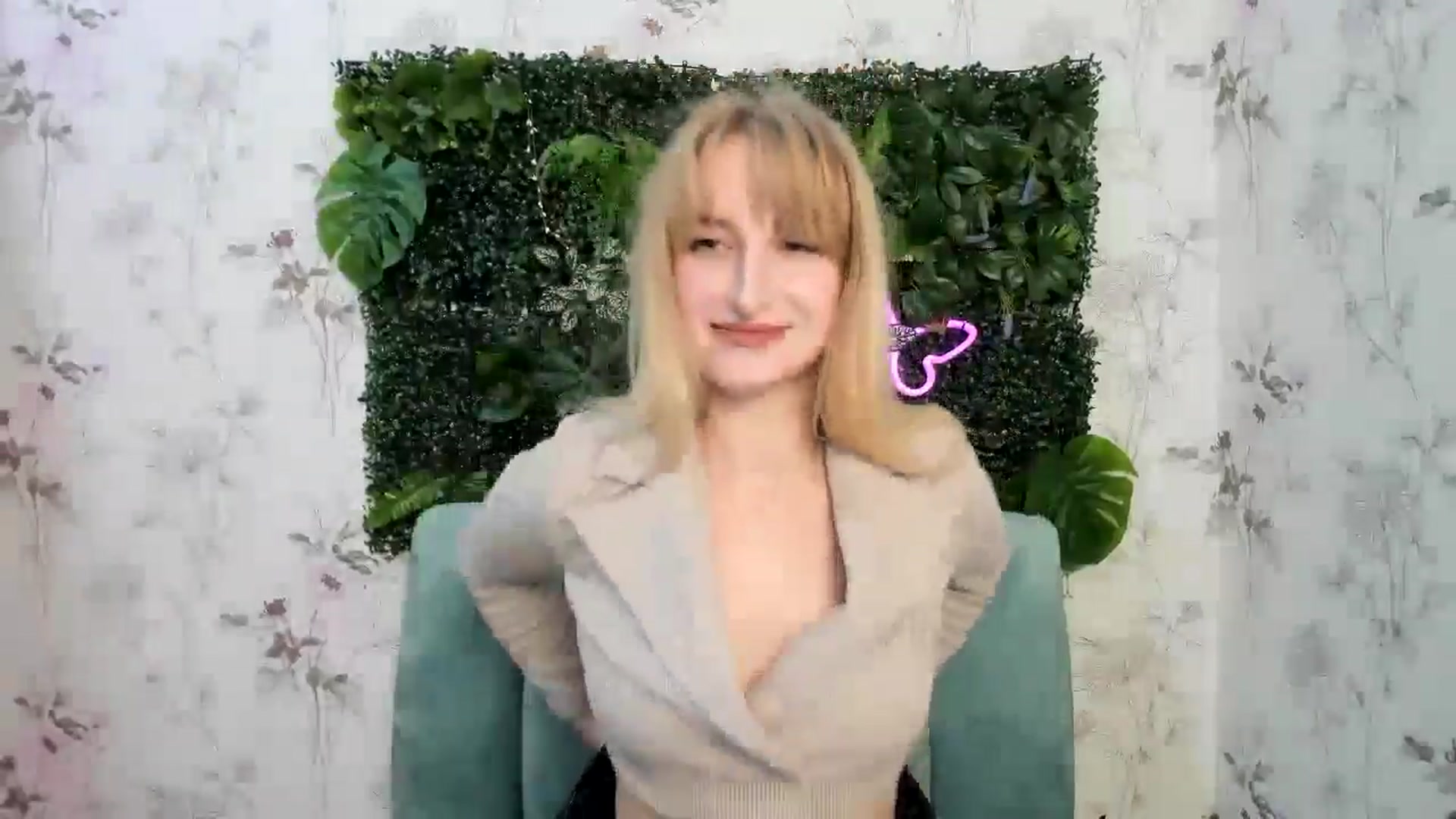 Gallery image thumbnail from EmiilyCandy's myfreecams stream on, 11/15/2024, 16:01 image 16 of 20