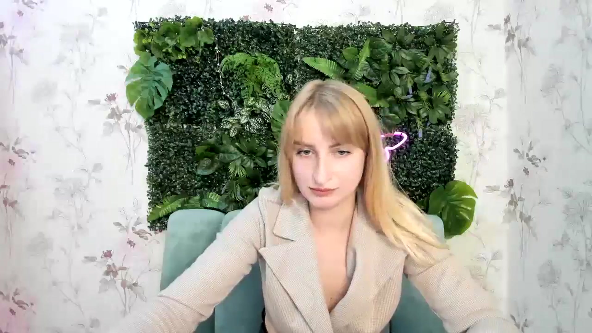 Gallery image thumbnail from EmiilyCandy's myfreecams stream on, 11/15/2024, 16:01 image 7 of 20