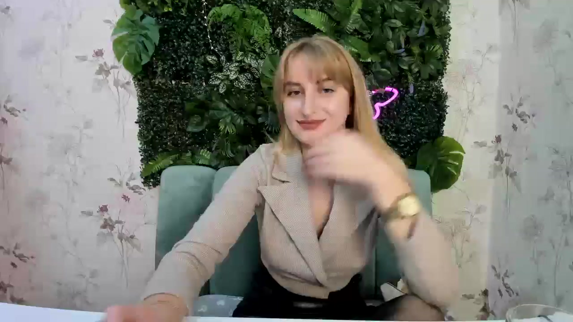 Gallery image thumbnail from EmiilyCandy's myfreecams stream on, 11/15/2024, 16:01 image 1 of 20