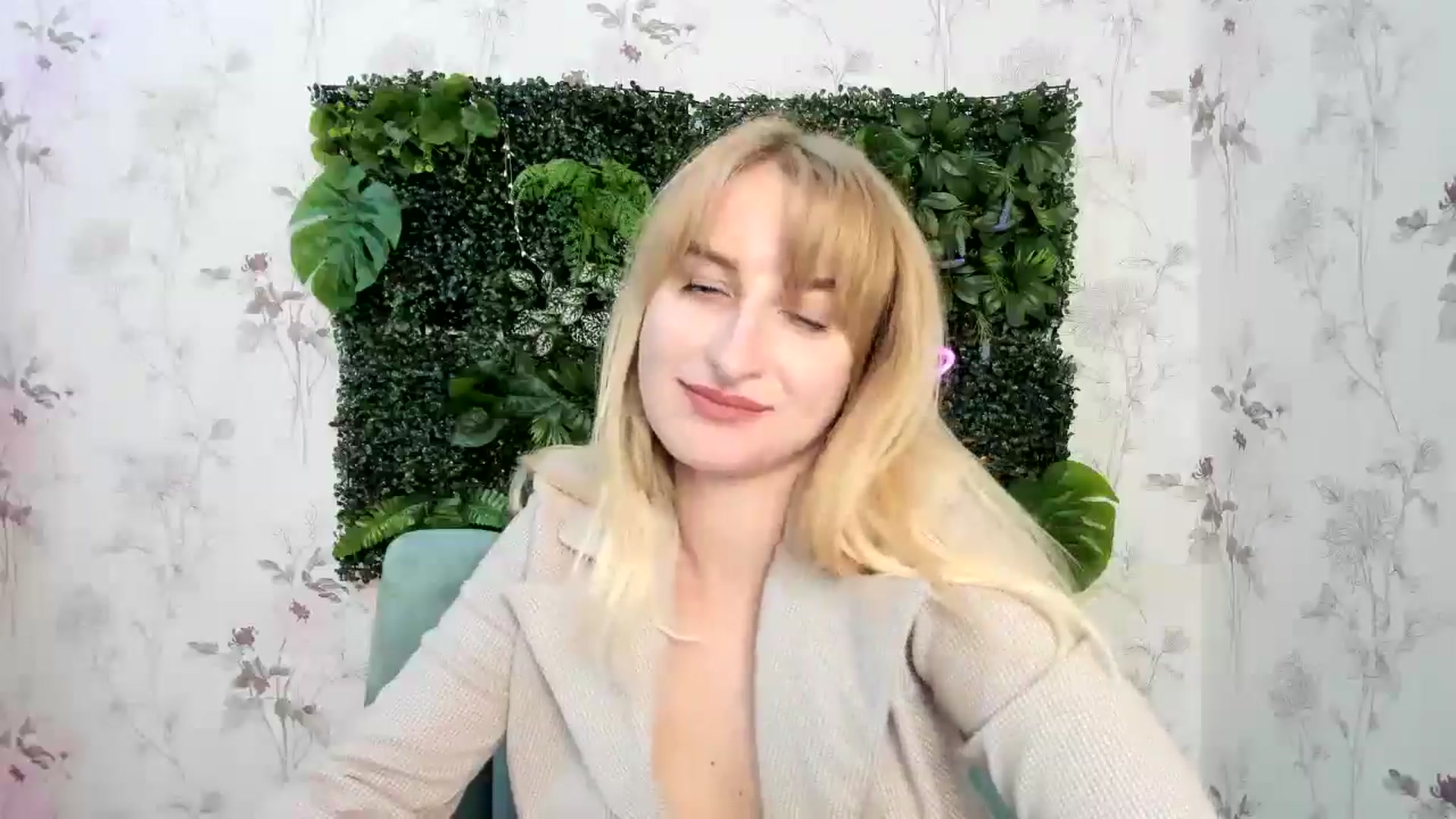 Gallery image thumbnail from EmiilyCandy's myfreecams stream on, 11/15/2024, 16:59 image 19 of 20