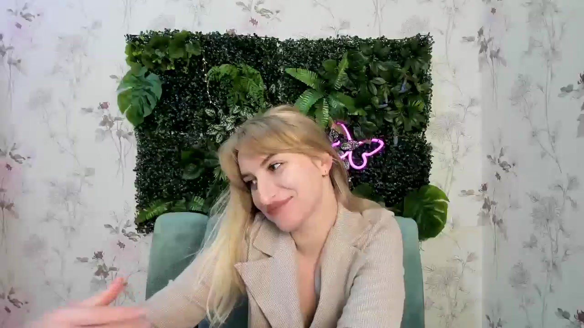 Gallery image thumbnail from EmiilyCandy's myfreecams stream on, 11/15/2024, 16:59 image 9 of 20