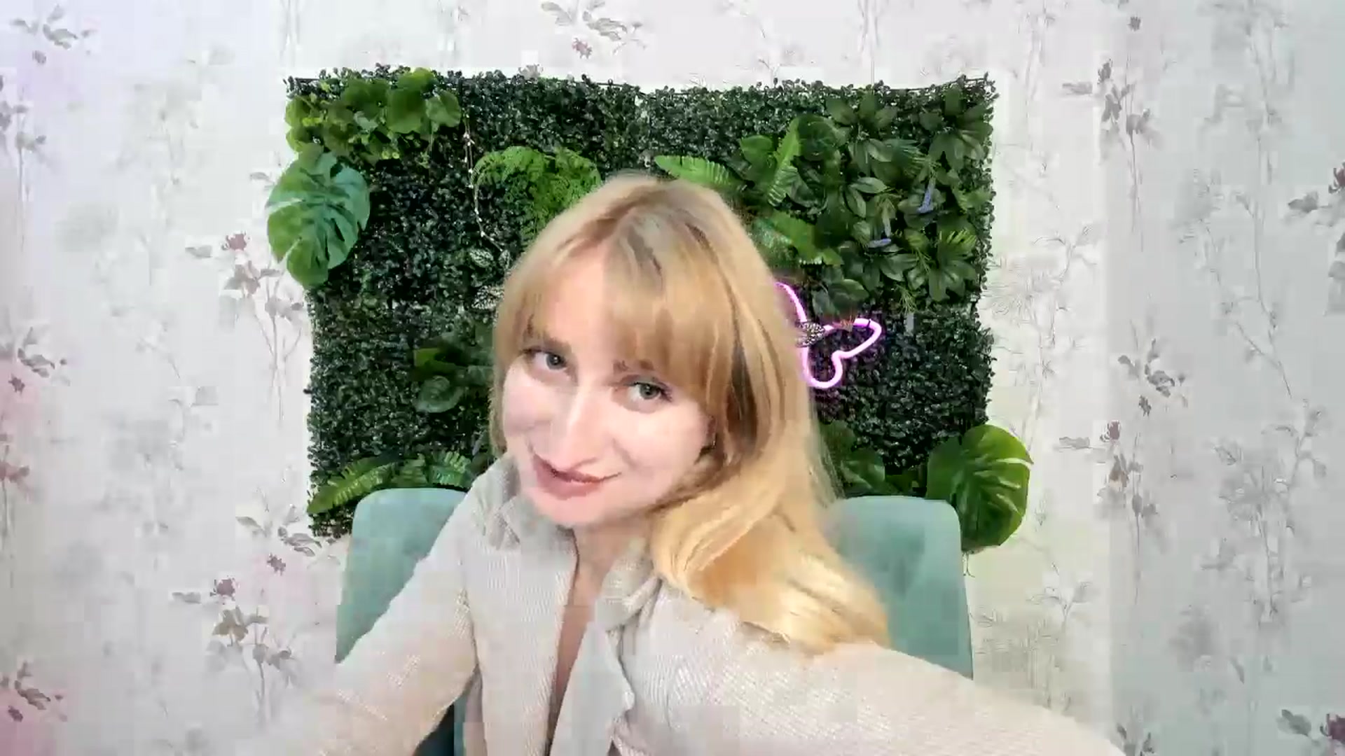 Gallery image thumbnail from EmiilyCandy's myfreecams stream on, 11/15/2024, 16:59 image 18 of 20