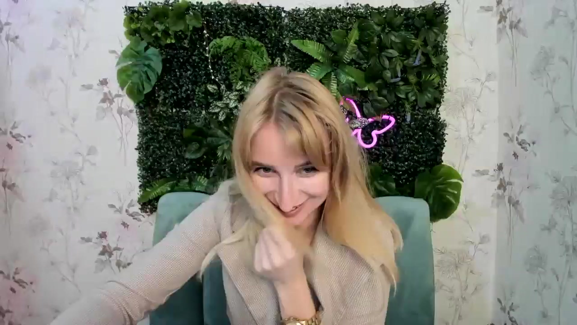 Gallery image thumbnail from EmiilyCandy's myfreecams stream on, 11/15/2024, 16:59 image 1 of 20