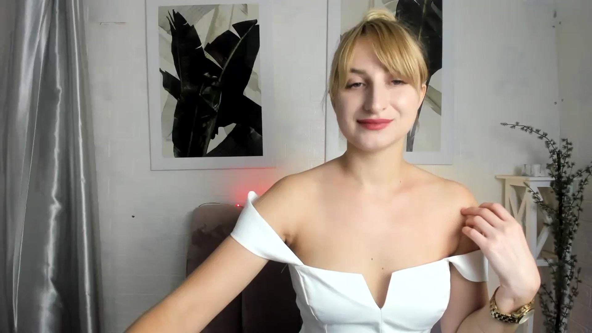 Gallery image thumbnail from EmiilyCandy's myfreecams stream on, 11/19/2024, 13:11 image 4 of 20