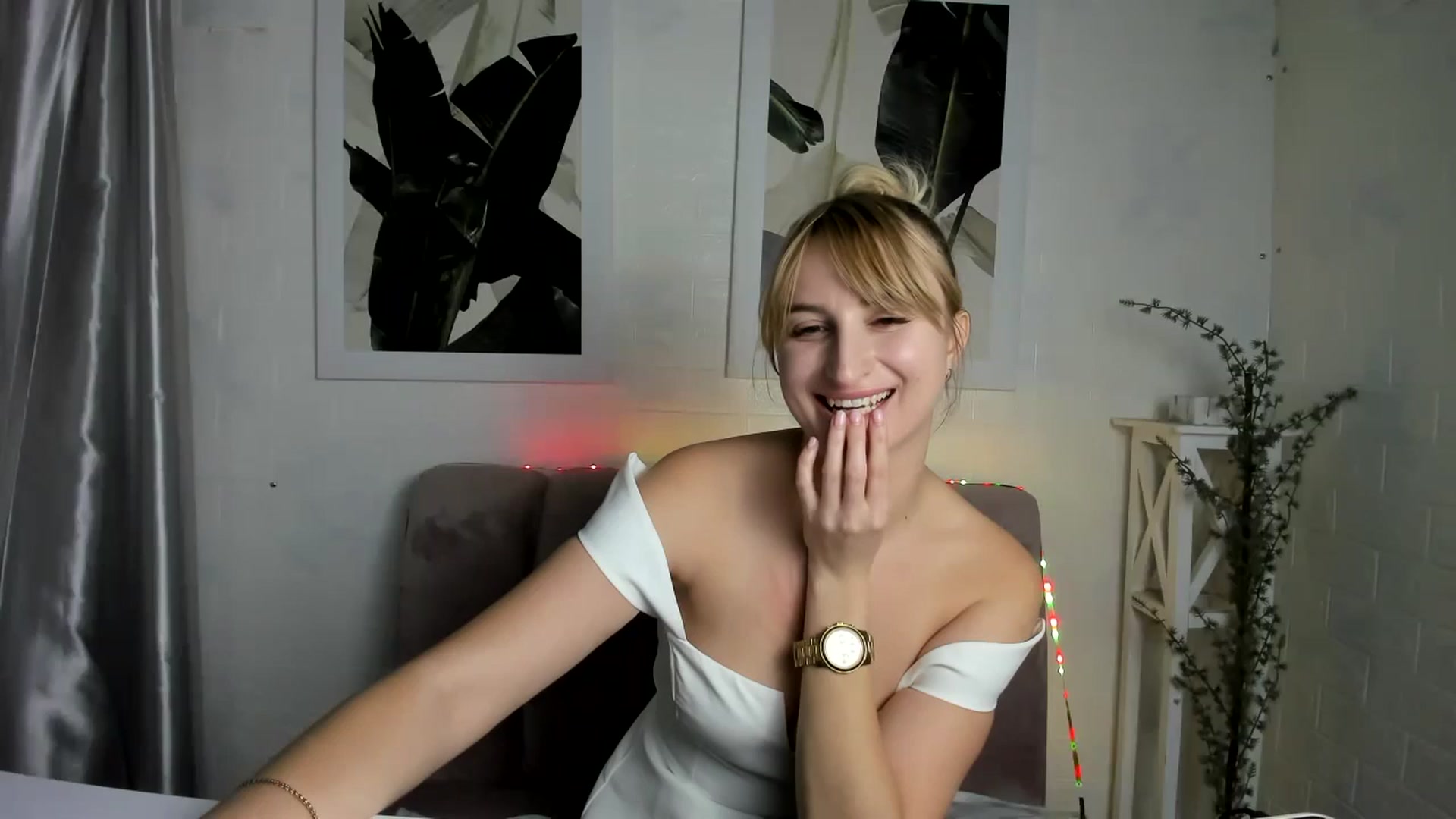Gallery image thumbnail from EmiilyCandy's myfreecams stream on, 11/19/2024, 16:11 image 12 of 20