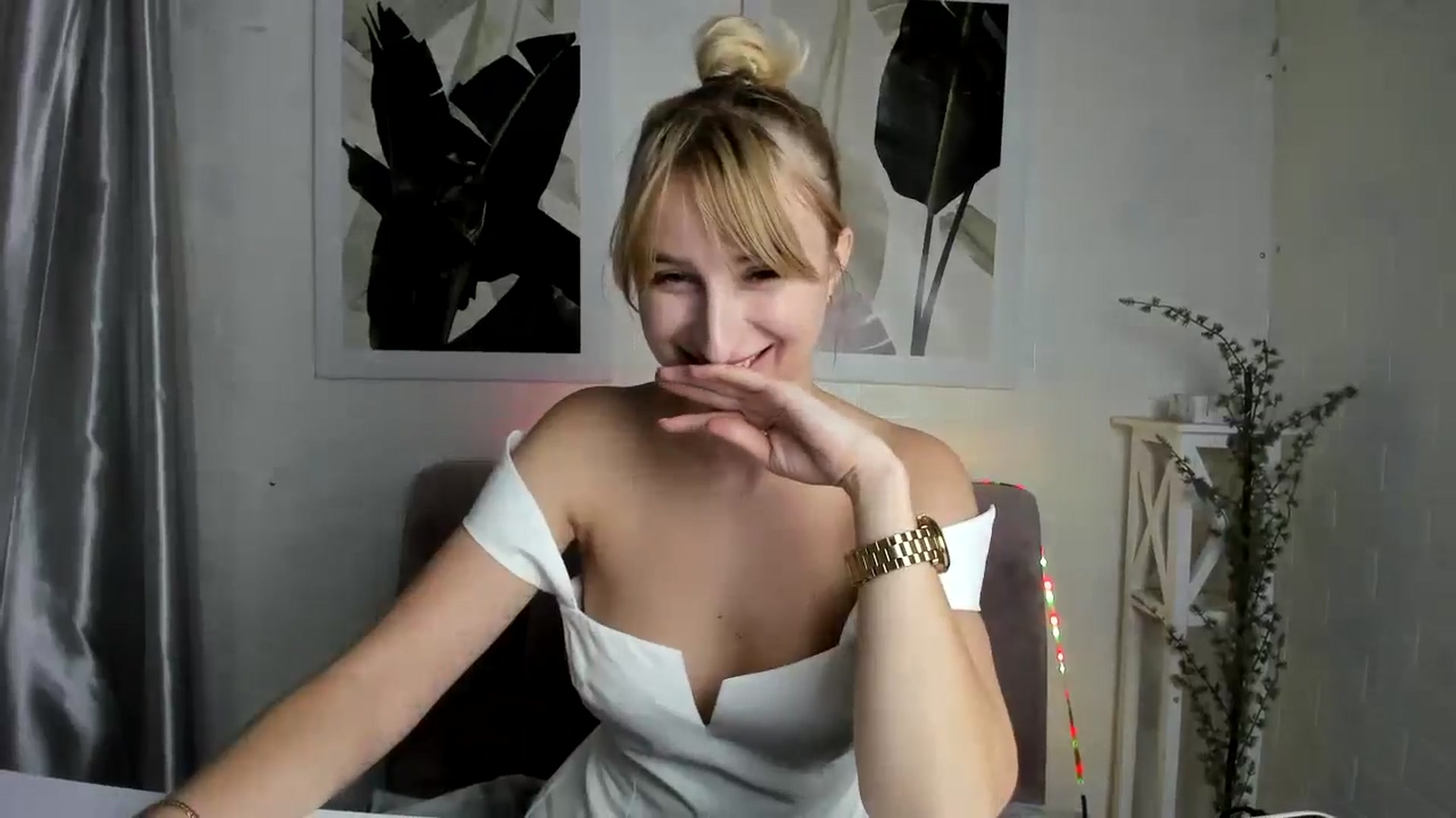 Gallery image thumbnail from EmiilyCandy's myfreecams stream on, 11/19/2024, 16:11 image 2 of 20