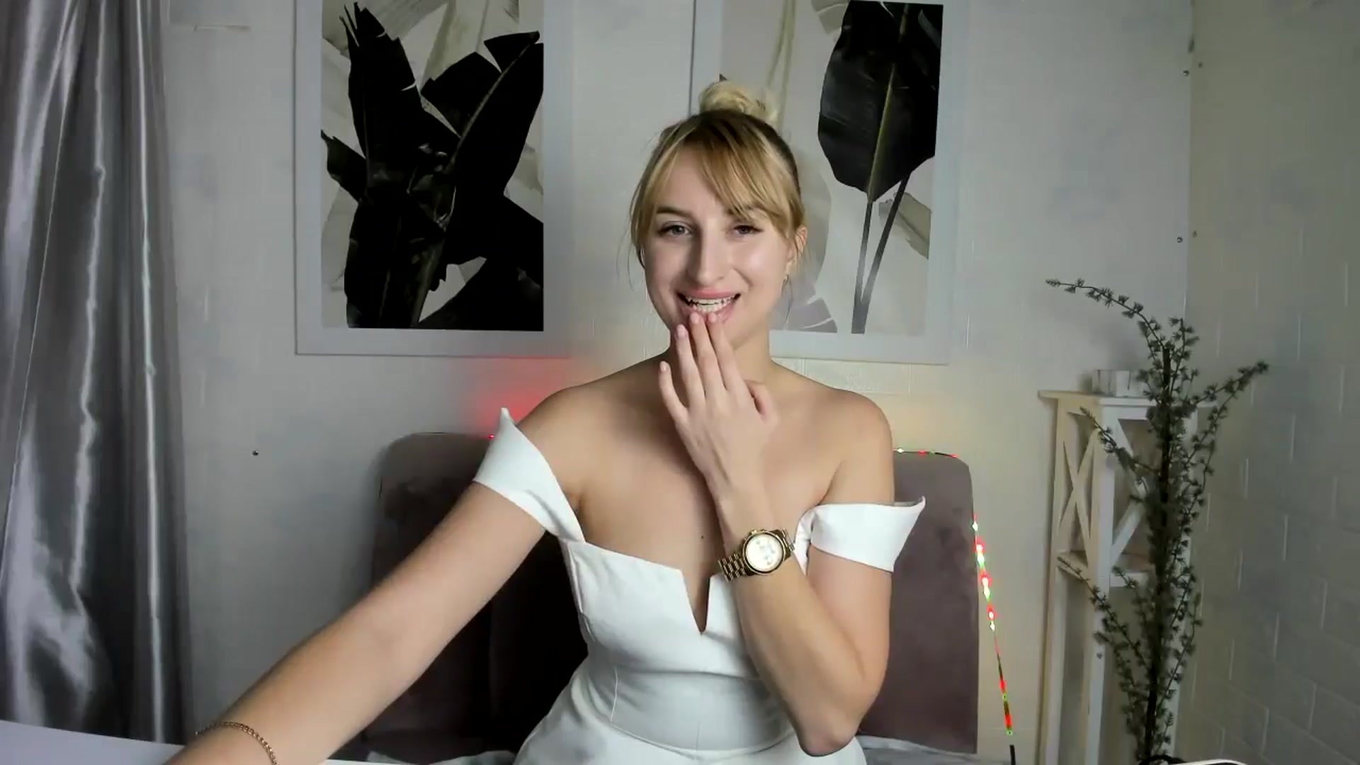 Gallery image thumbnail from EmiilyCandy's myfreecams stream on, 11/19/2024, 16:11 image 9 of 20
