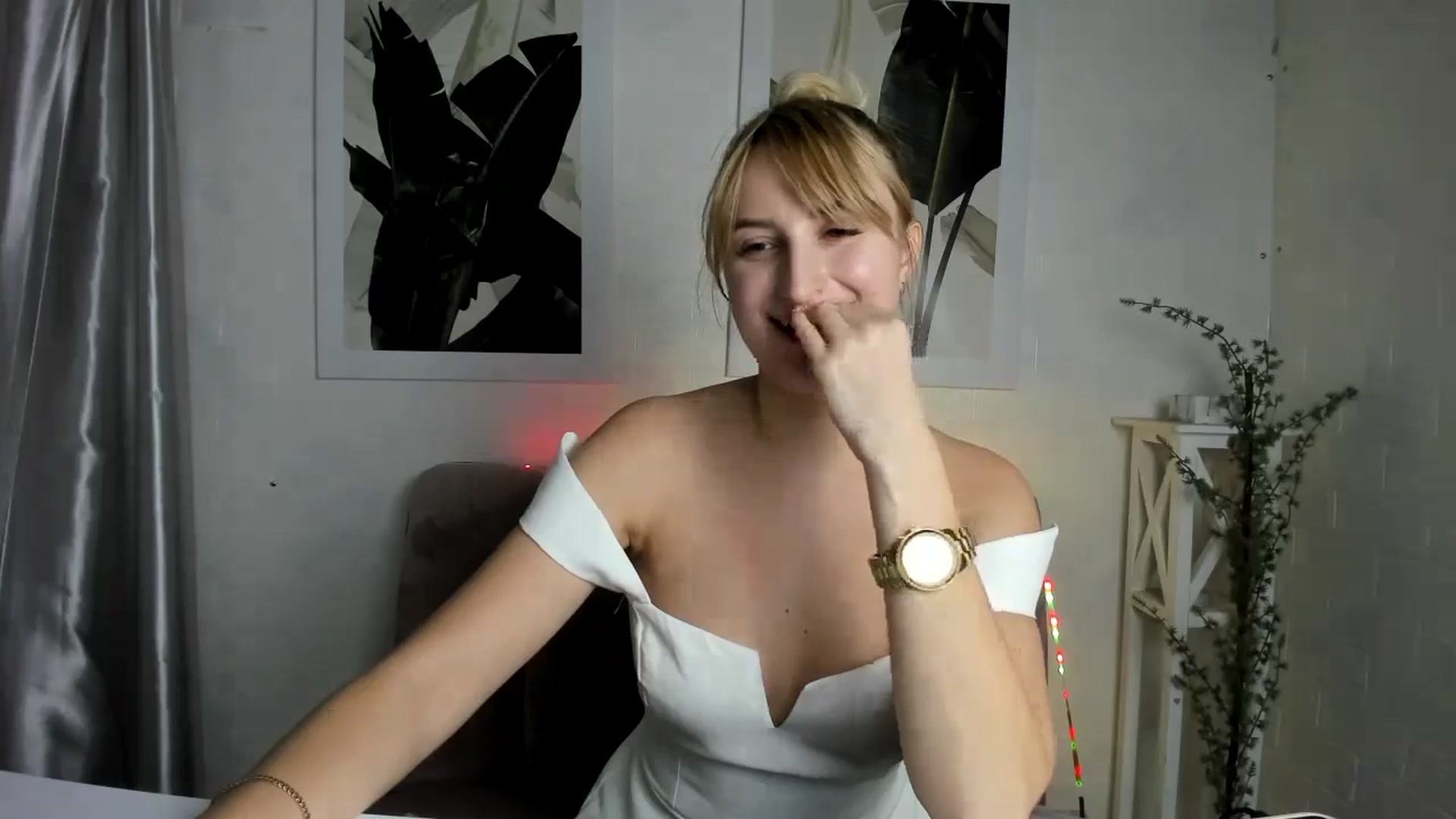Gallery image thumbnail from EmiilyCandy's myfreecams stream on, 11/19/2024, 16:11 image 14 of 20