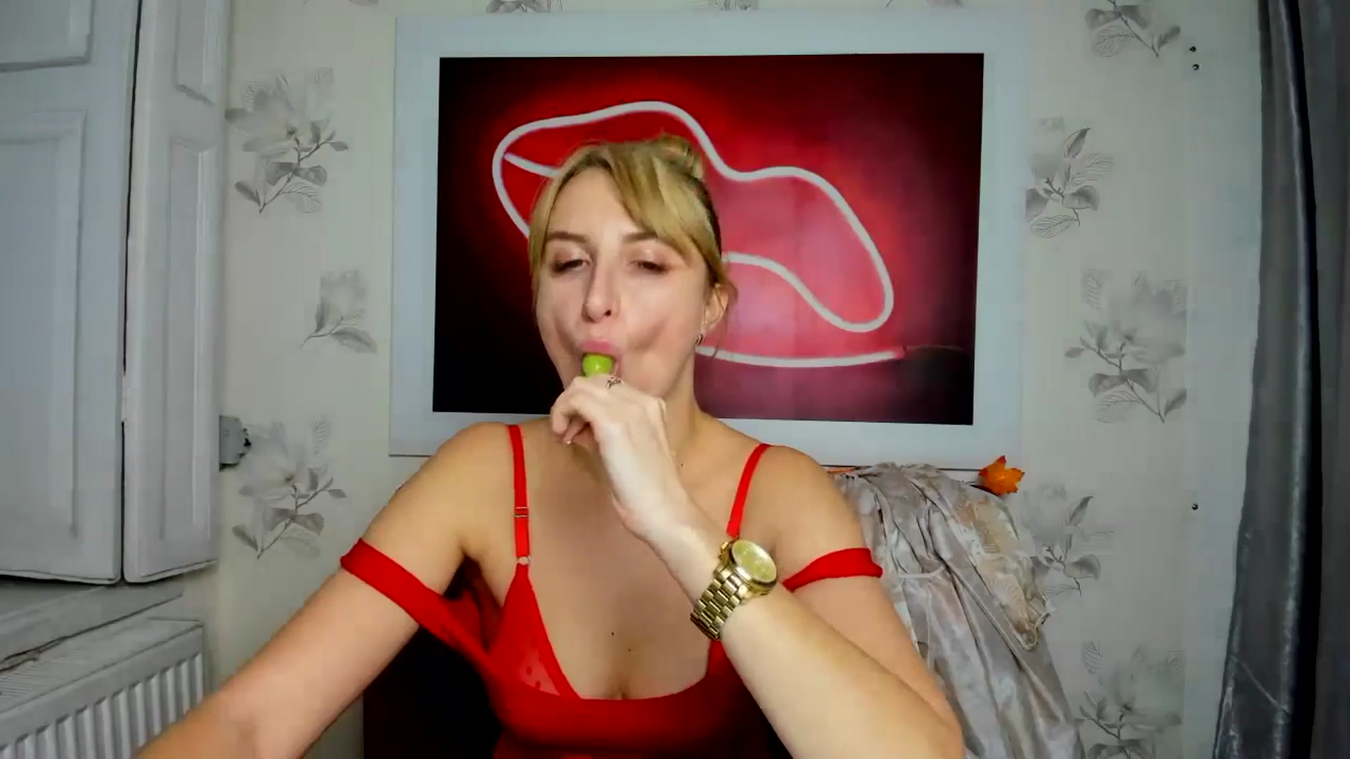 Gallery image thumbnail from EmiilyCandy's myfreecams stream on, 11/21/2024, 16:56 image 17 of 20