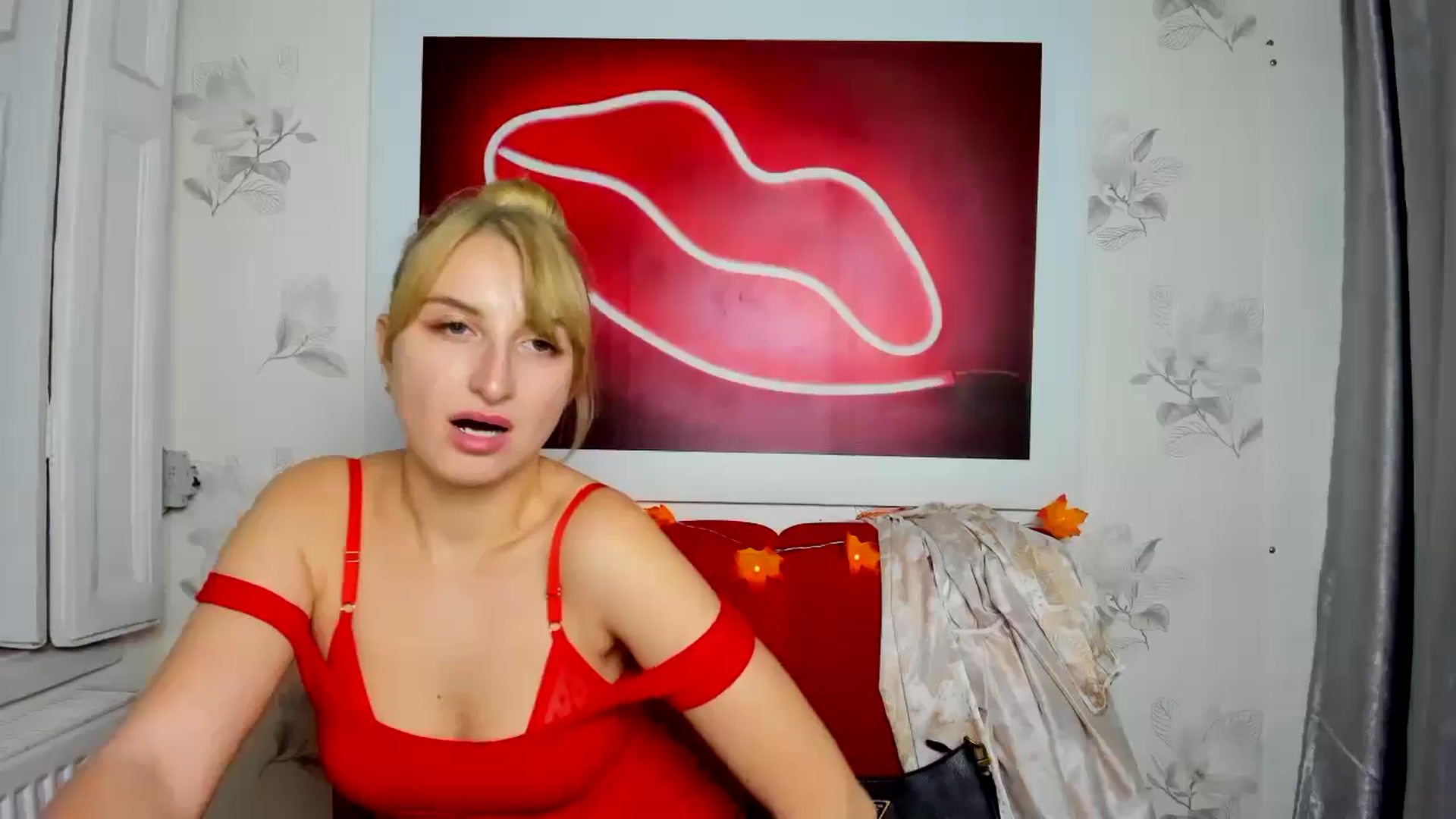 Gallery image thumbnail from EmiilyCandy's myfreecams stream on, 11/21/2024, 16:56 image 13 of 20