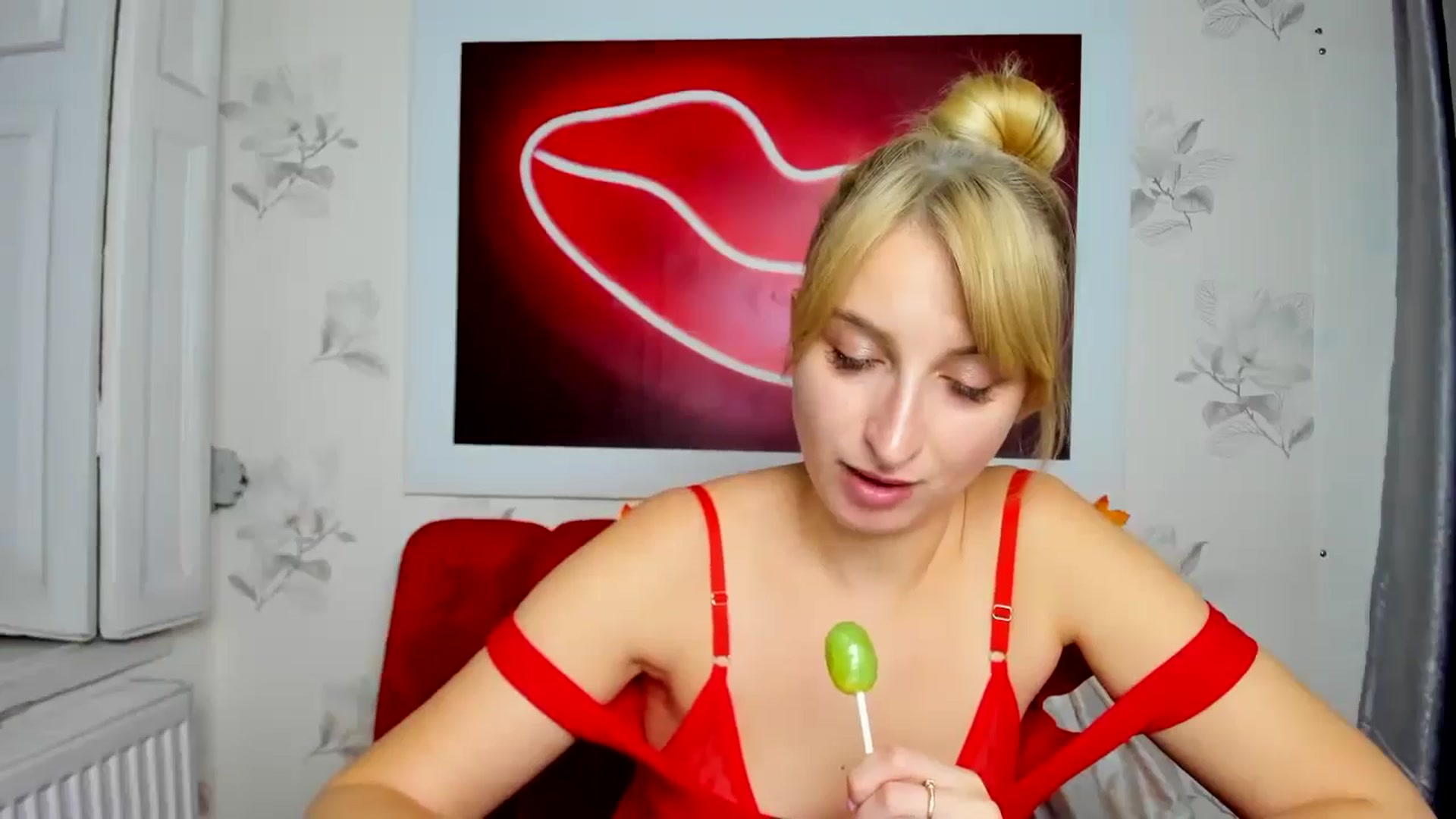 Gallery image thumbnail from EmiilyCandy's myfreecams stream on, 11/21/2024, 16:56 image 10 of 20