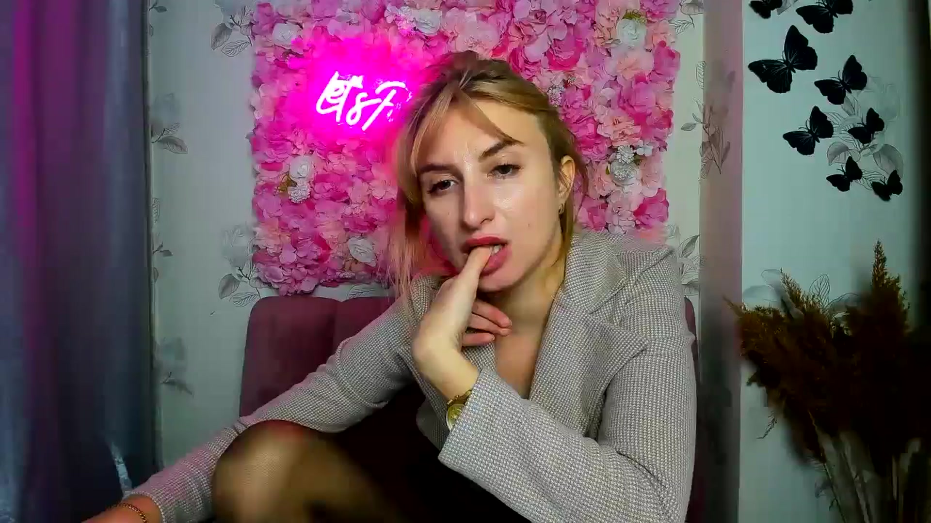 Gallery image thumbnail from EmiilyCandy's myfreecams stream on, 11/26/2024, 17:56 image 5 of 20