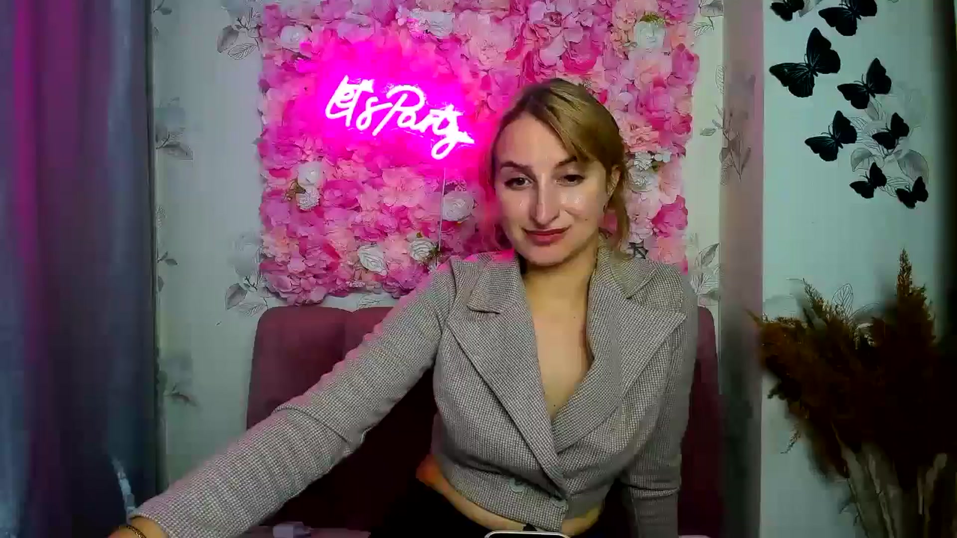 Gallery image thumbnail from EmiilyCandy's myfreecams stream on, 11/26/2024, 17:56 image 3 of 20