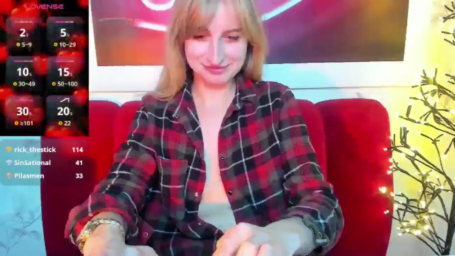 Gallery image thumbnail from EmiilyCandy's myfreecams stream on, 12/16/2024, 17:22 image 5 of 20