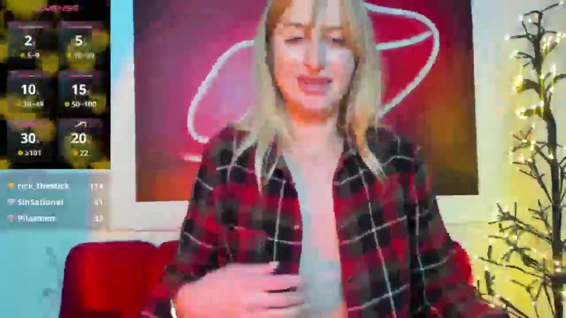 Gallery image thumbnail from EmiilyCandy's myfreecams stream on, 12/16/2024, 17:22 image 10 of 20